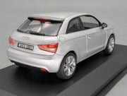 Modellautos 1:43 Minichamps Audi A1 Eissilber Metallic mit Dealer OVP