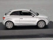 Modellautos 1:43 Minichamps Audi A1 Eissilber Metallic mit Dealer OVP