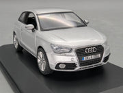 Modellautos 1:43 Minichamps Audi A1 Eissilber Metallic mit Dealer OVP