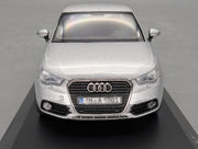 Modellautos 1:43 Minichamps Audi A1 Eissilber Metallic mit Dealer OVP