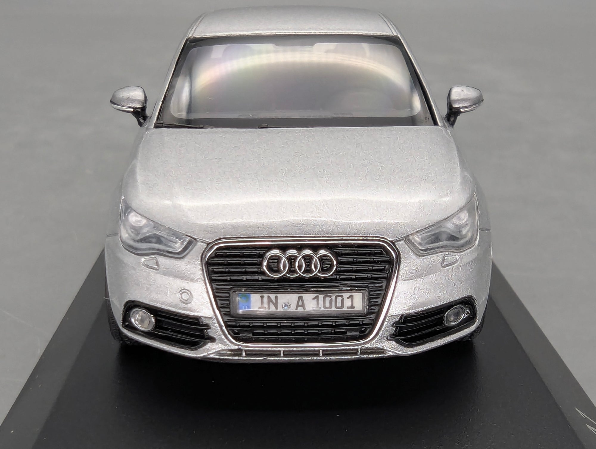 Modellautos 1:43 Minichamps Audi A1 Eissilber Metallic mit Dealer OVP
