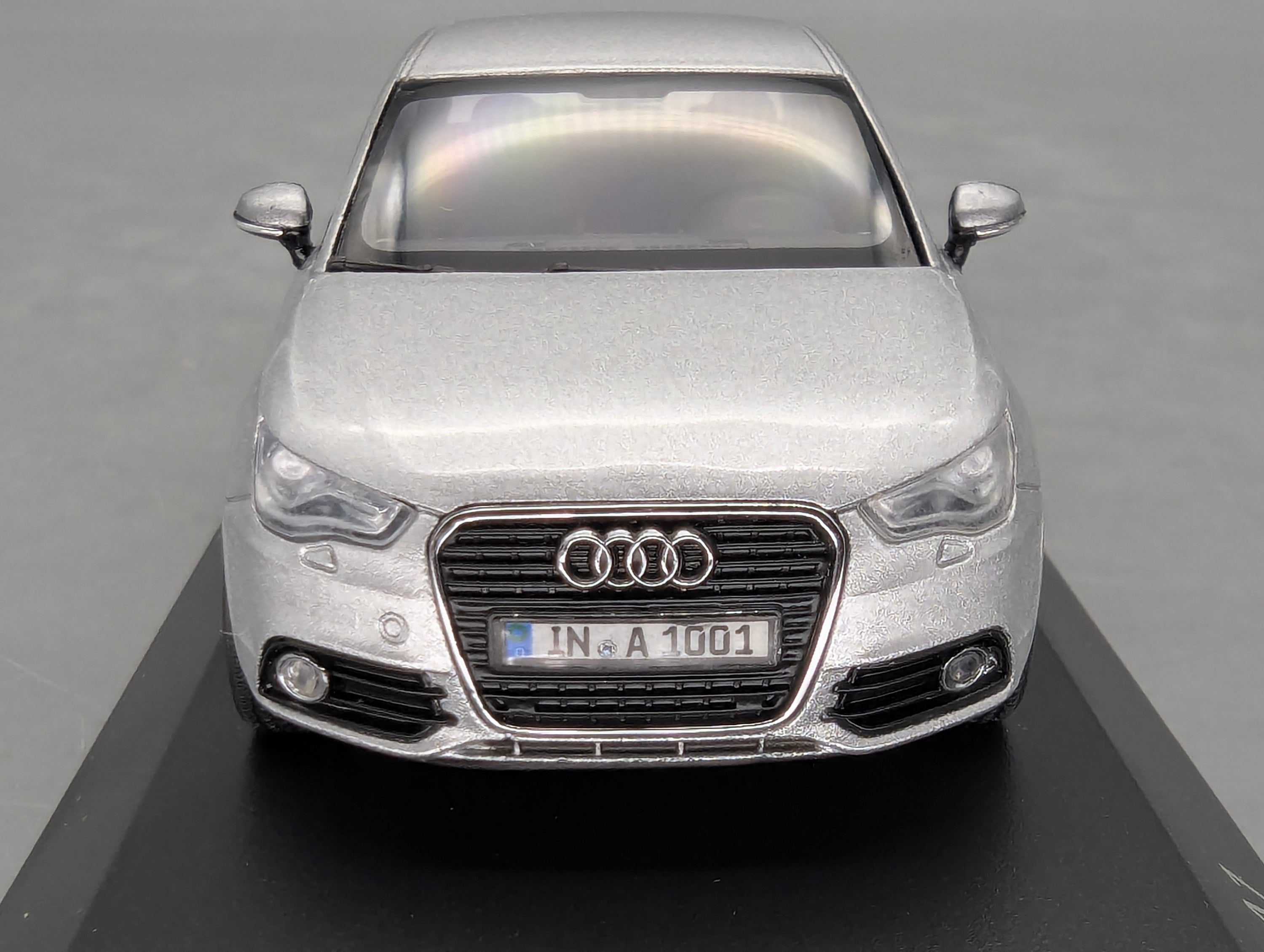 Modellautos 1:43 Minichamps Audi A1 Eissilber Metallic mit Dealer OVP