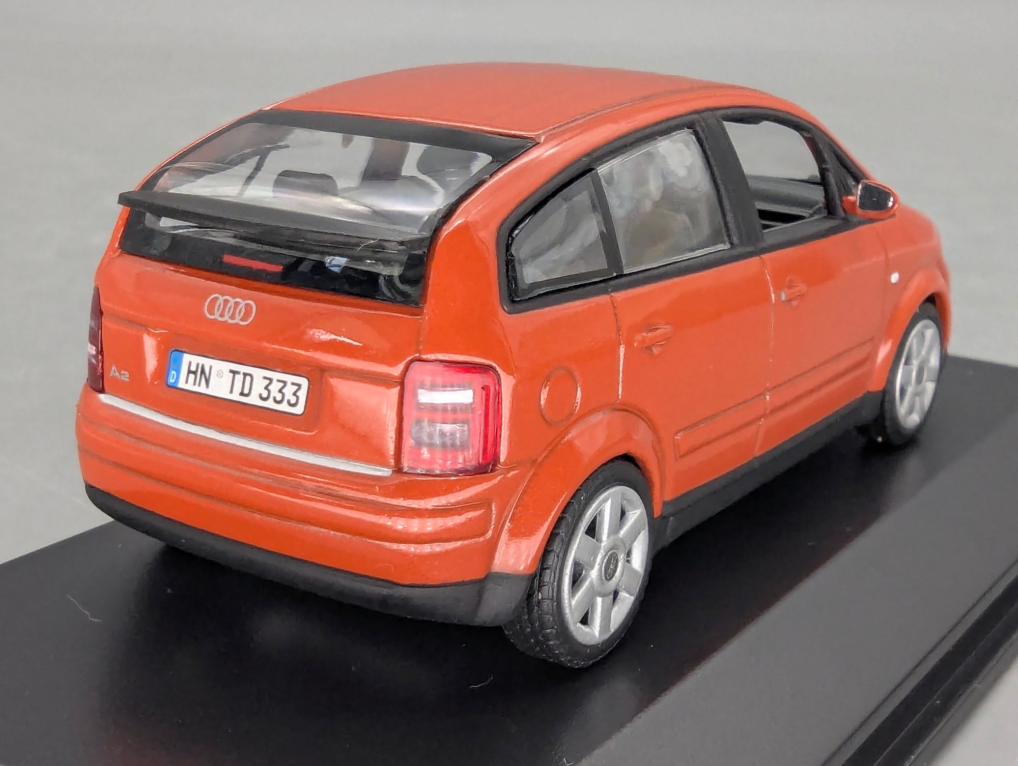 Modellautos 1:43 Minichamps Audi A2 Jaipurrot mit Dealer OVP