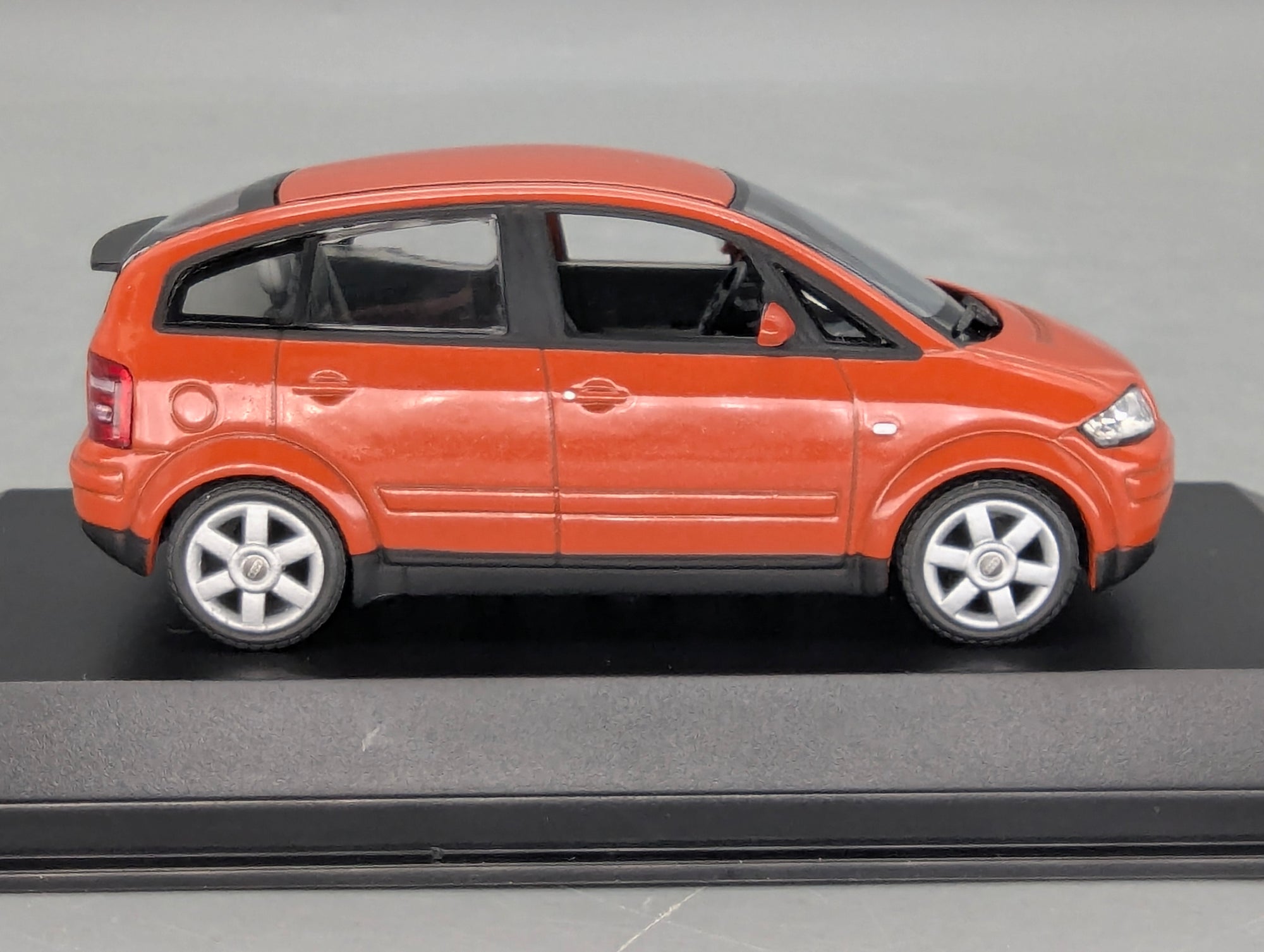 Modellautos 1:43 Minichamps Audi A2 Jaipurrot mit Dealer OVP