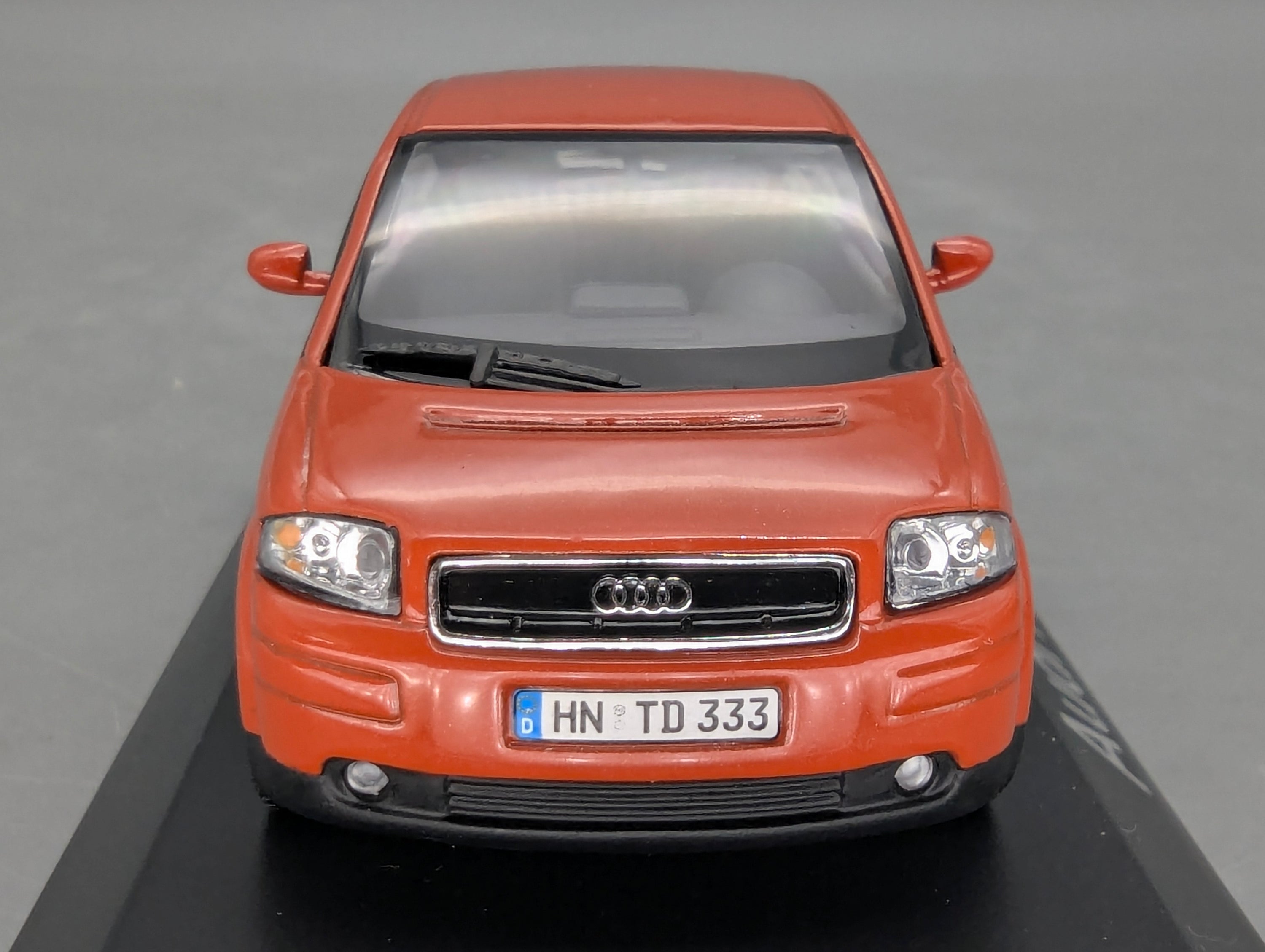 Modellautos 1:43 Minichamps Audi A2 Jaipurrot mit Dealer OVP
