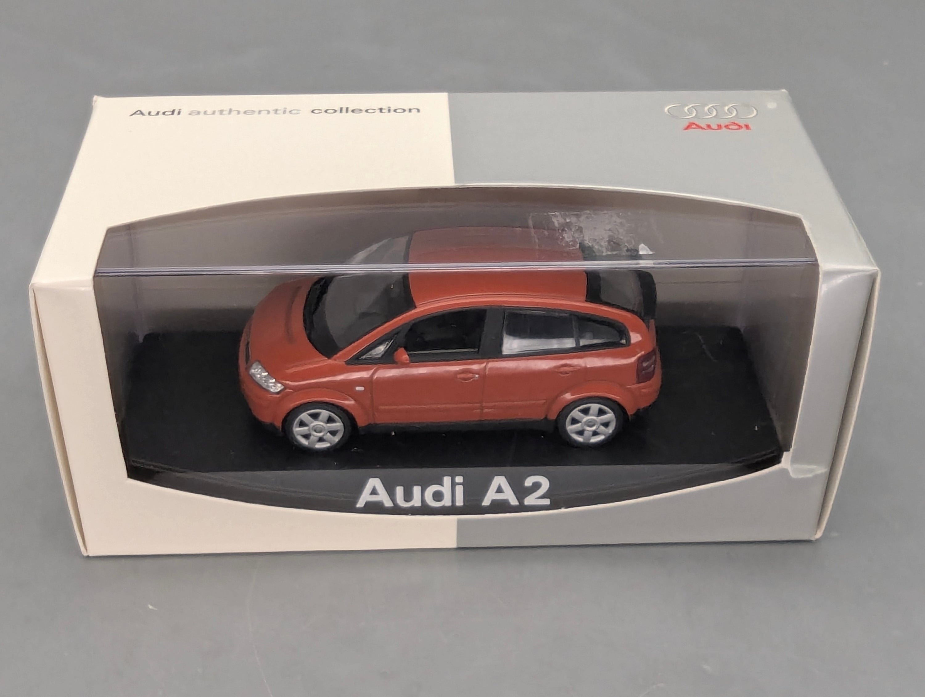 Modellautos 1:43 Minichamps Audi A2 Jaipurrot mit Dealer OVP
