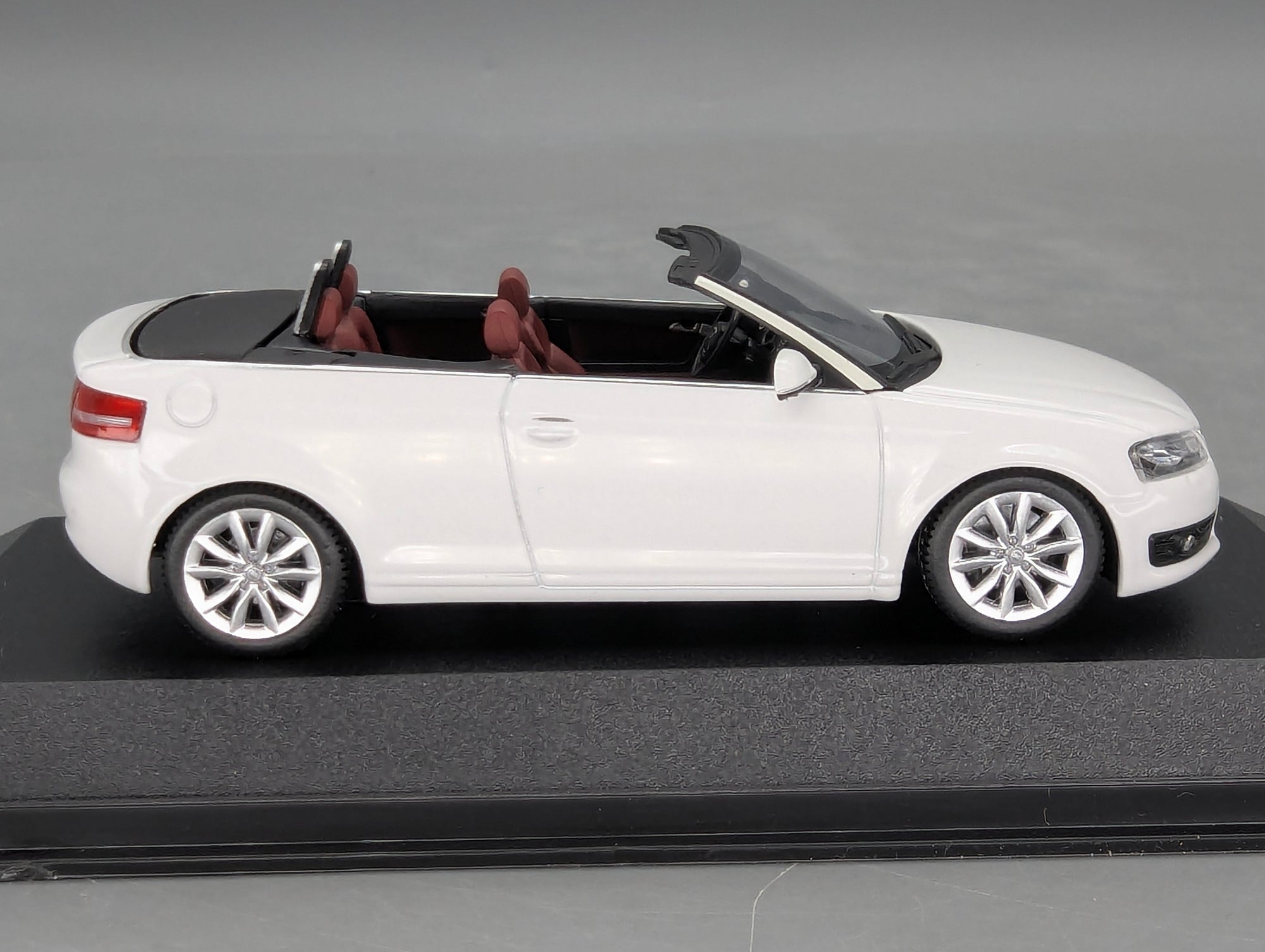 Modellautos 1:43 Minichamps Audi A3 Cabriolet 2007 Weiiß mit Dealer OVP