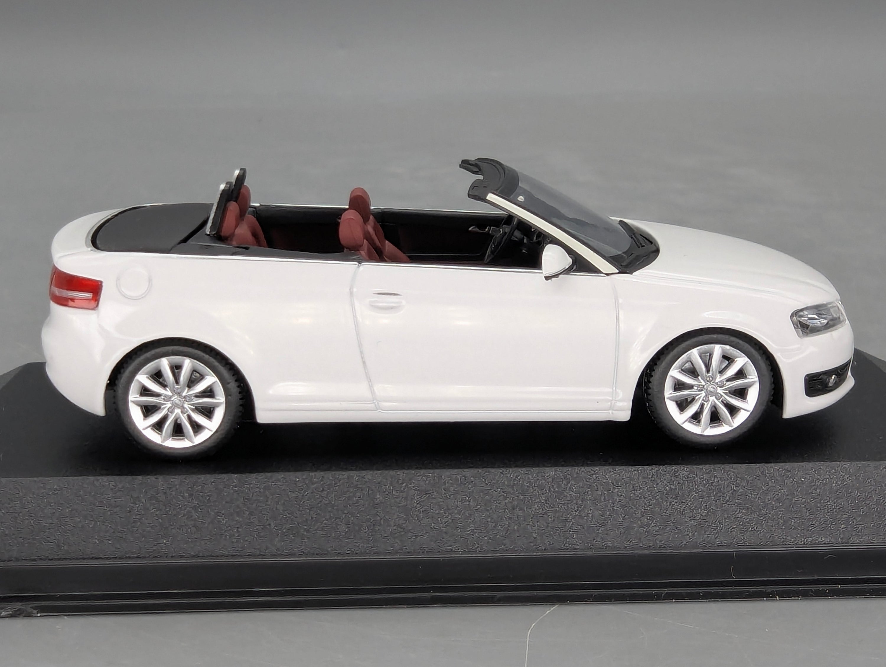 Modellautos 1:43 Minichamps Audi A3 Cabriolet 2007 Weiiß mit Dealer OVP