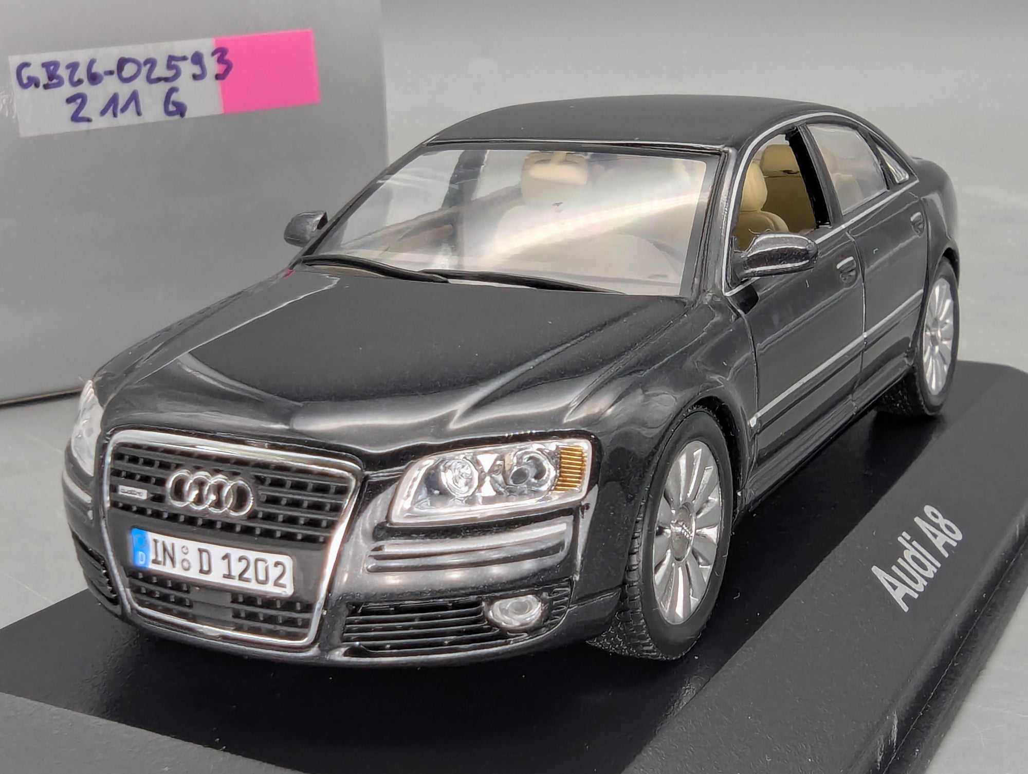 Modellautos 1:43 Minichamps Audi A8 Phantomschwarz Schwarz mit Dealer OVP