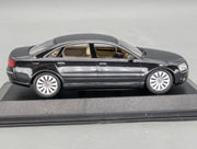 Modellautos 1:43 Minichamps Audi A8 Phantomschwarz Schwarz mit Dealer OVP