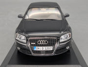 Modellautos 1:43 Minichamps Audi A8 Phantomschwarz Schwarz mit Dealer OVP