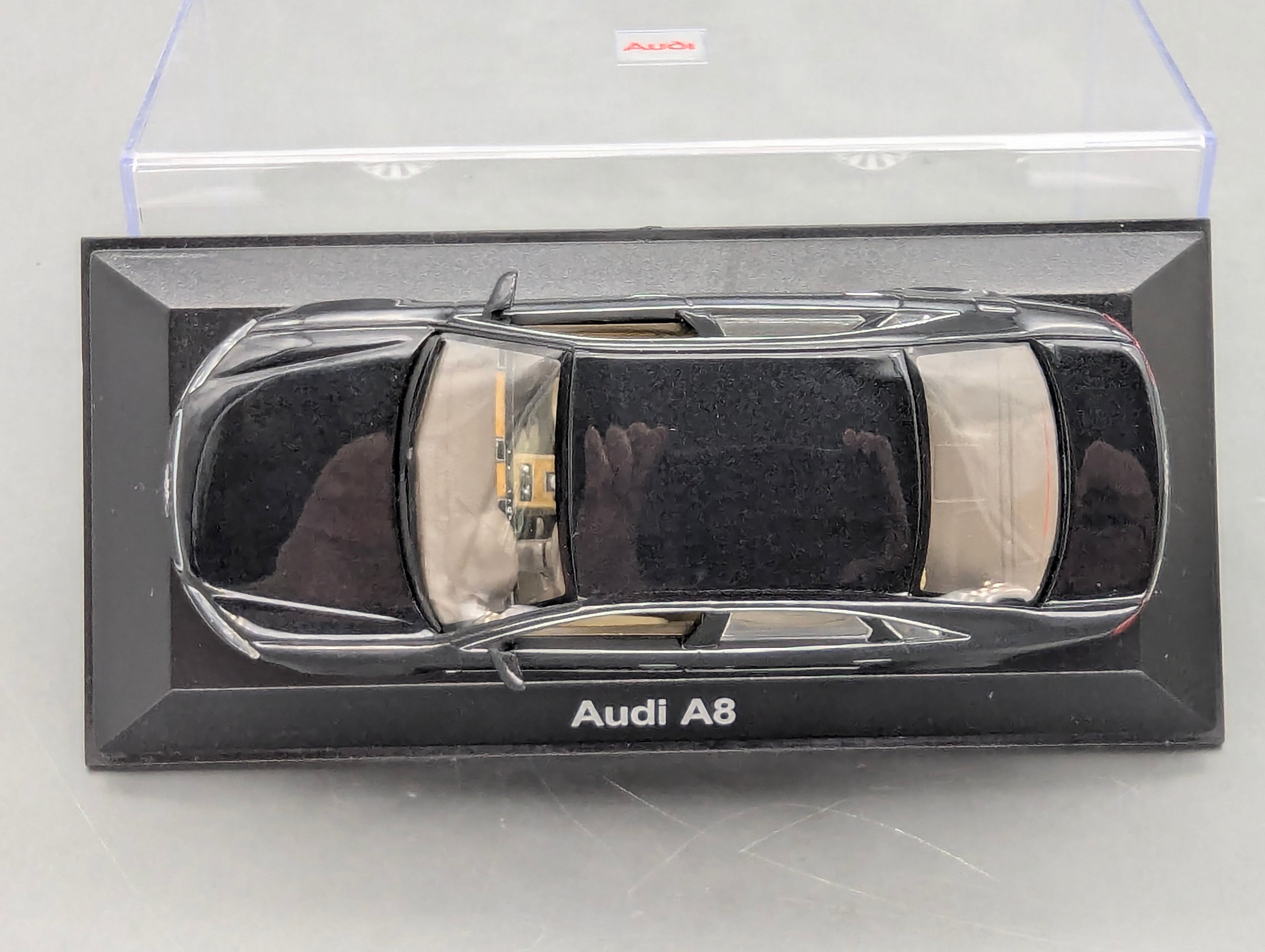 Modellautos 1:43 Minichamps Audi A8 Phantomschwarz Schwarz mit Dealer OVP