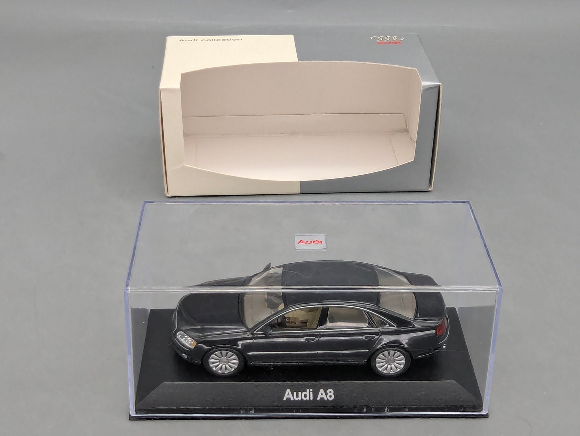 Modellautos 1:43 Minichamps Audi A8 Phantomschwarz Schwarz mit Dealer OVP