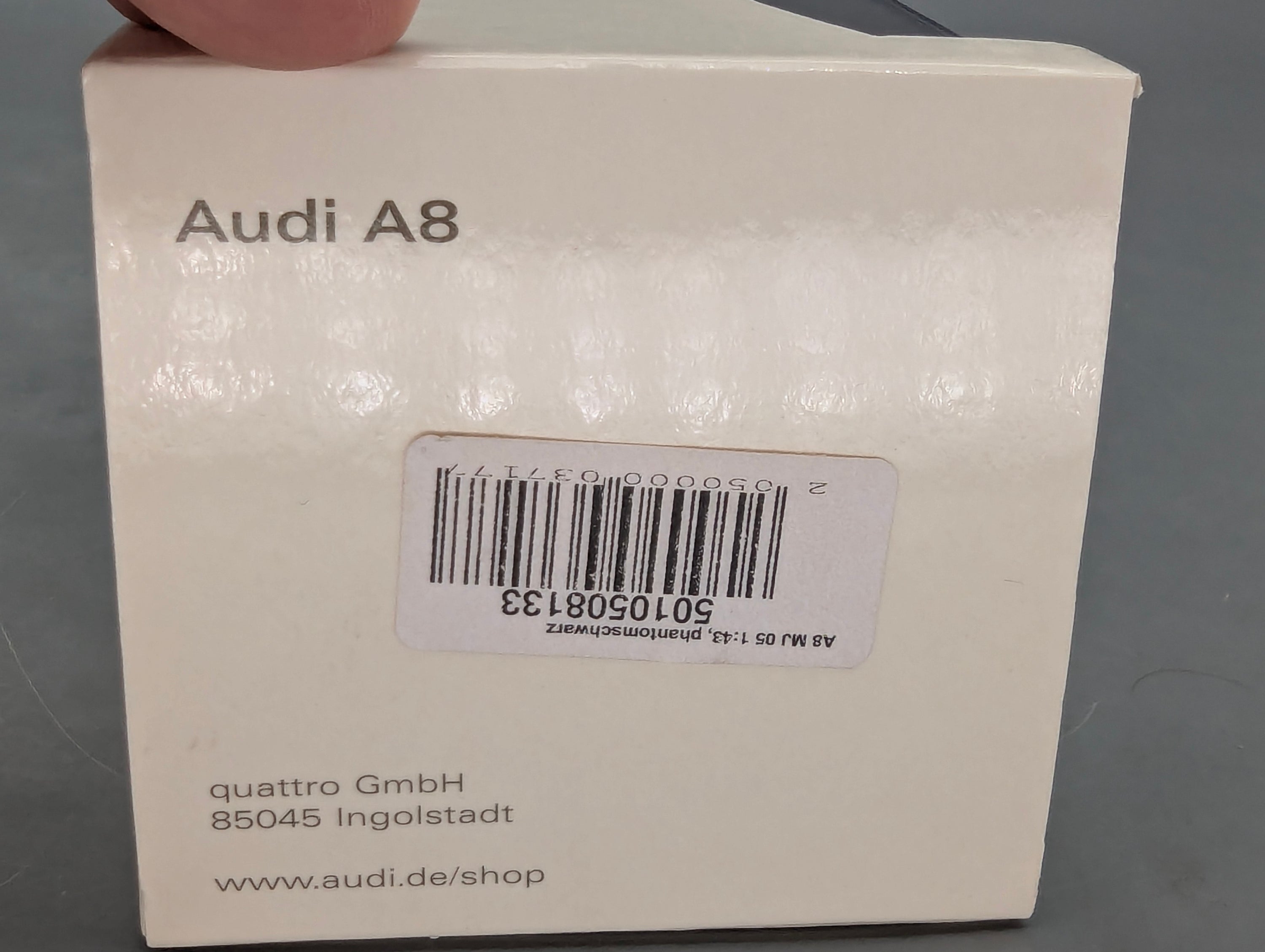 Modellautos 1:43 Minichamps Audi A8 Phantomschwarz Schwarz mit Dealer OVP