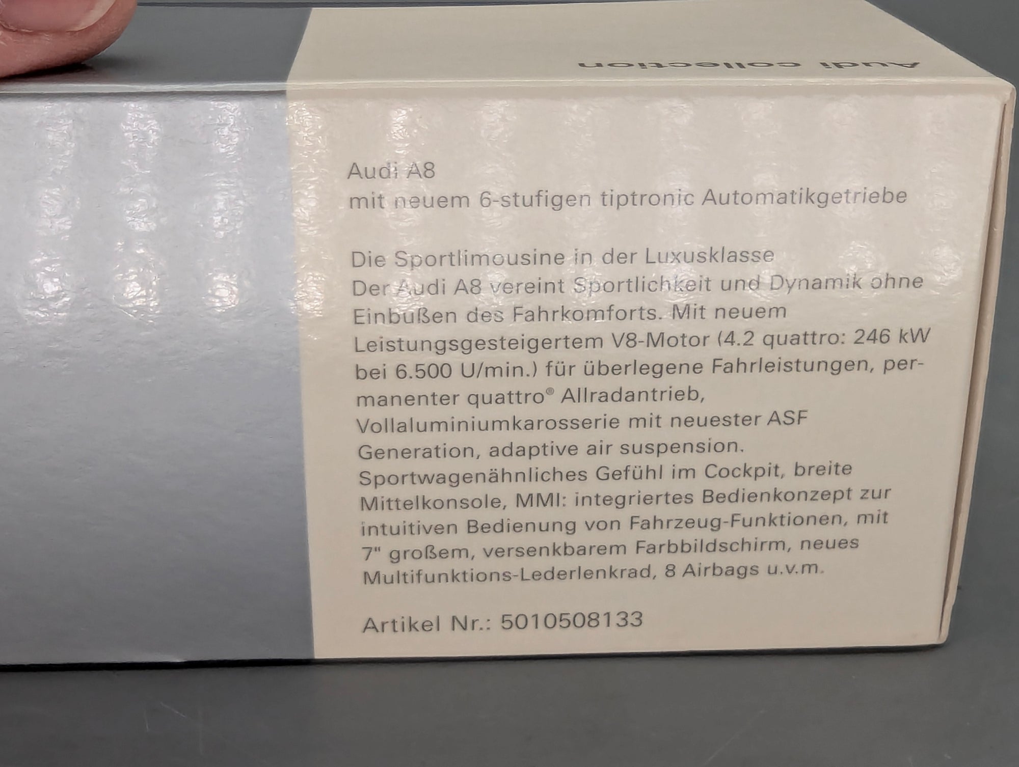 Modellautos 1:43 Minichamps Audi A8 Phantomschwarz Schwarz mit Dealer OVP