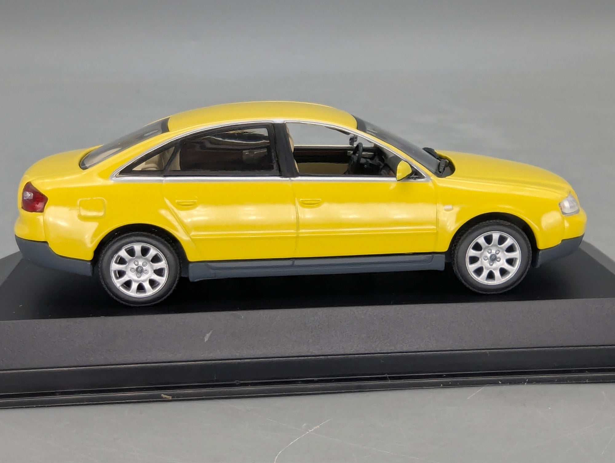 Model Cars 1:43 Minichamps Mercedes Benz SL65 AMG Black Series Silver with original packaging