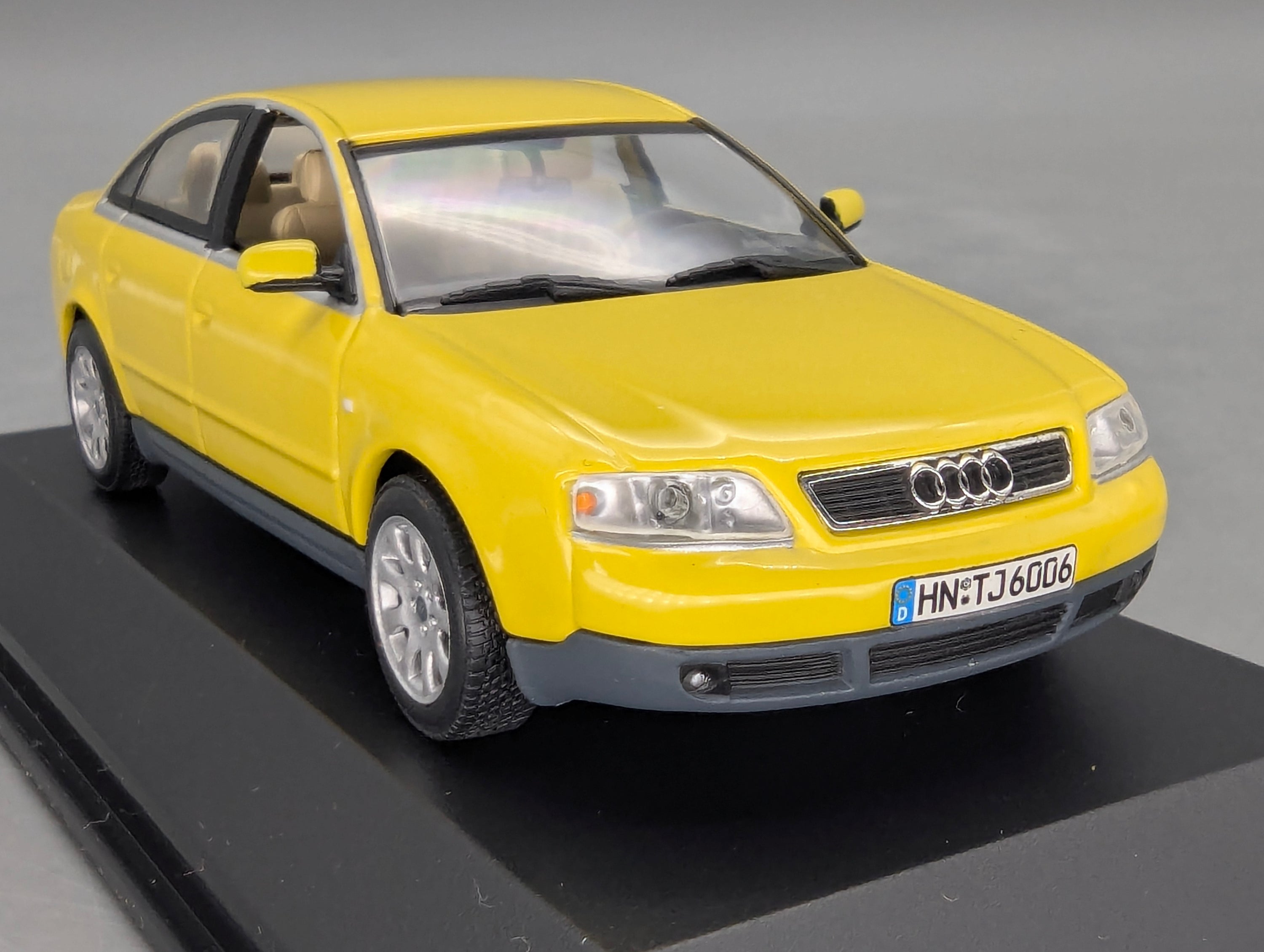 Model Cars 1:43 Minichamps Mercedes Benz SL65 AMG Black Series Silver with original packaging