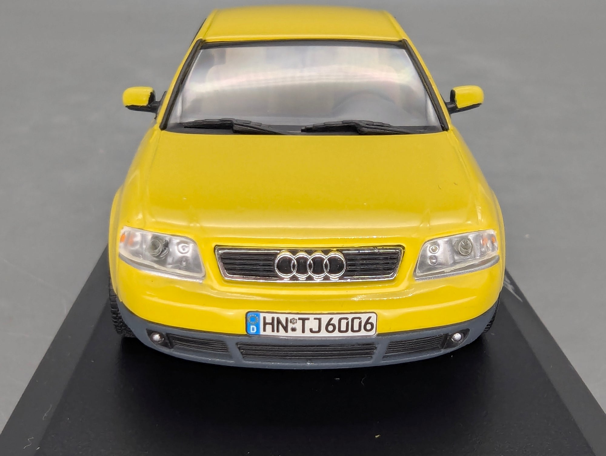 Model Cars 1:43 Minichamps Mercedes Benz SL65 AMG Black Series Silver with original packaging