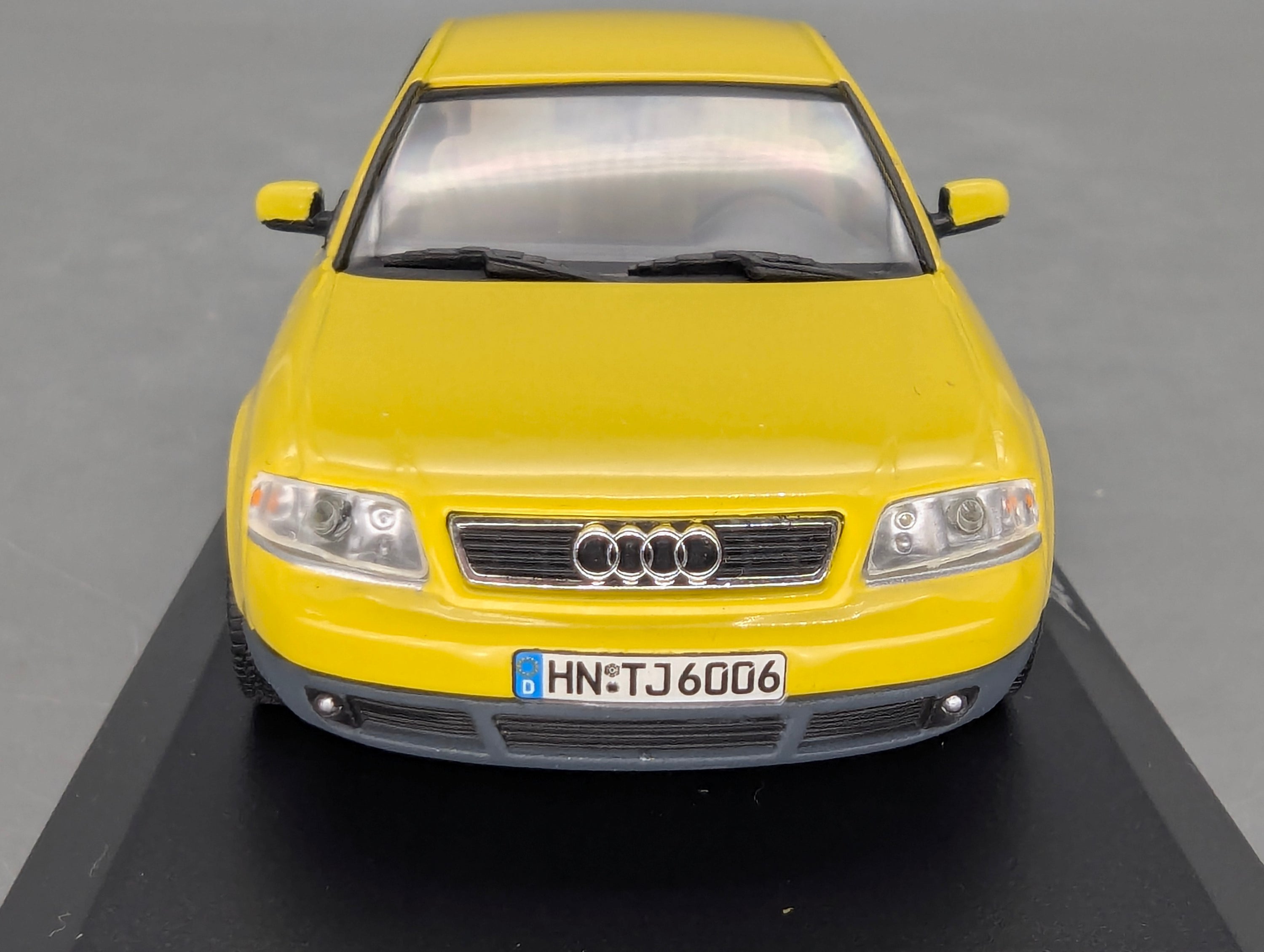 Model Cars 1:43 Minichamps Mercedes Benz SL65 AMG Black Series Silver with original packaging