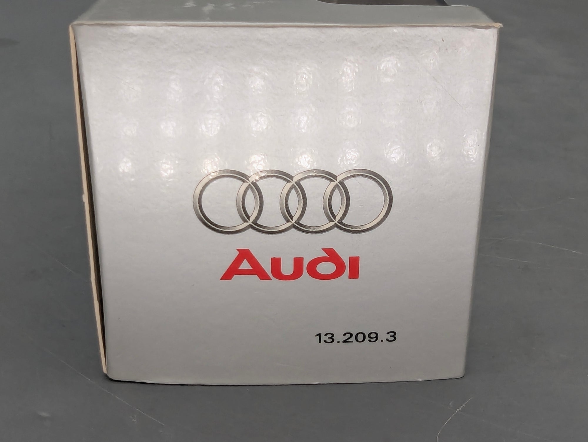 Model Cars 1:43 Minichamps Mercedes Benz SL65 AMG Black Series Silver with original packaging