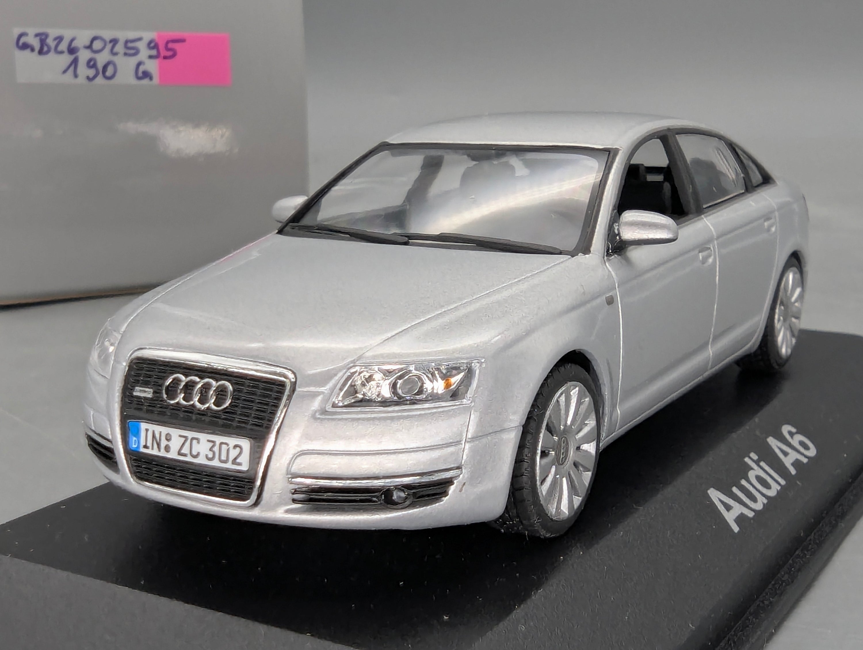 Modellautos 1:43 Minichamps Audi A6 Eissilber Metallic mit Dealer OVP