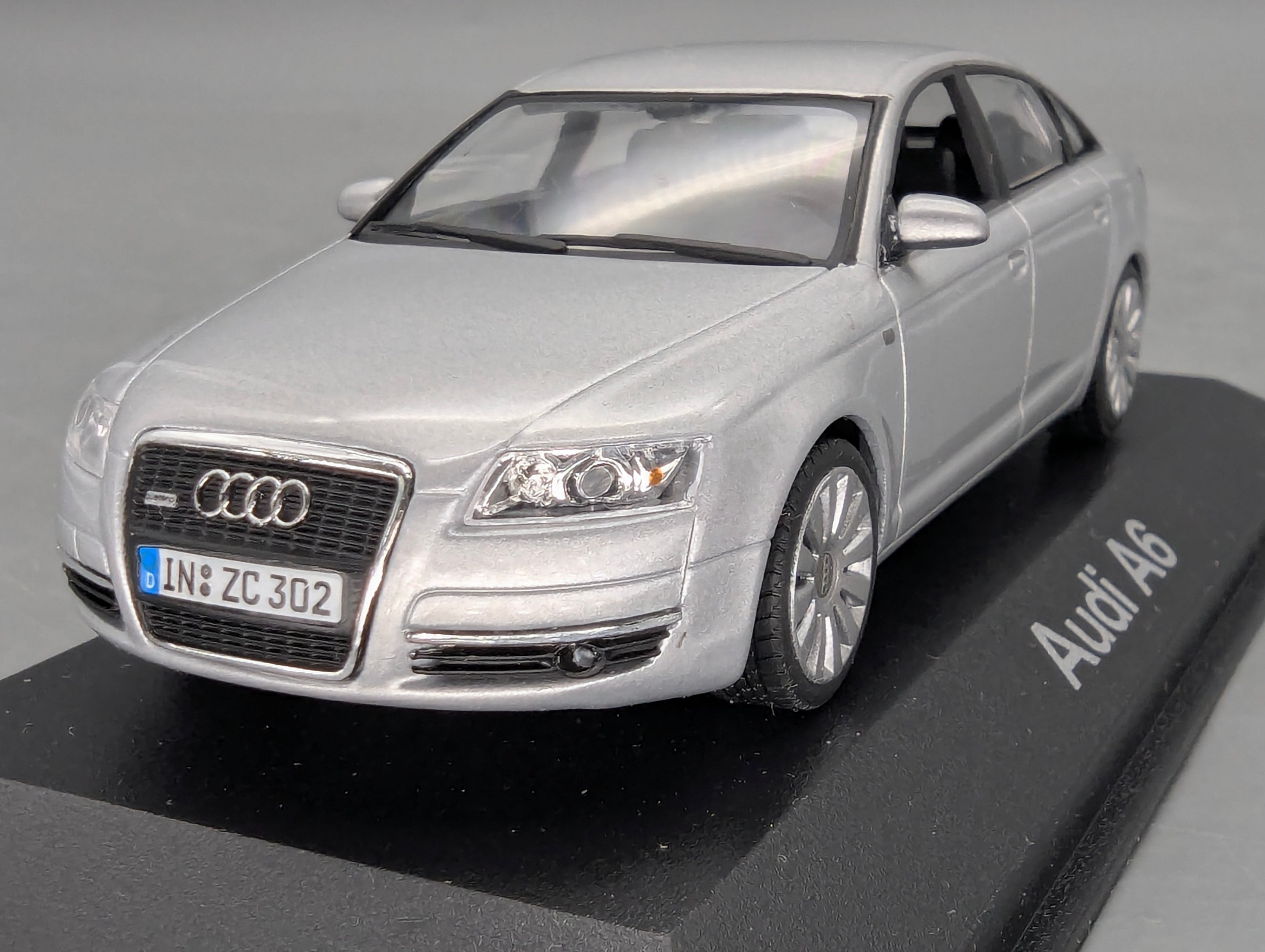 Modellautos 1:43 Minichamps Audi A6 Eissilber Metallic mit Dealer OVP