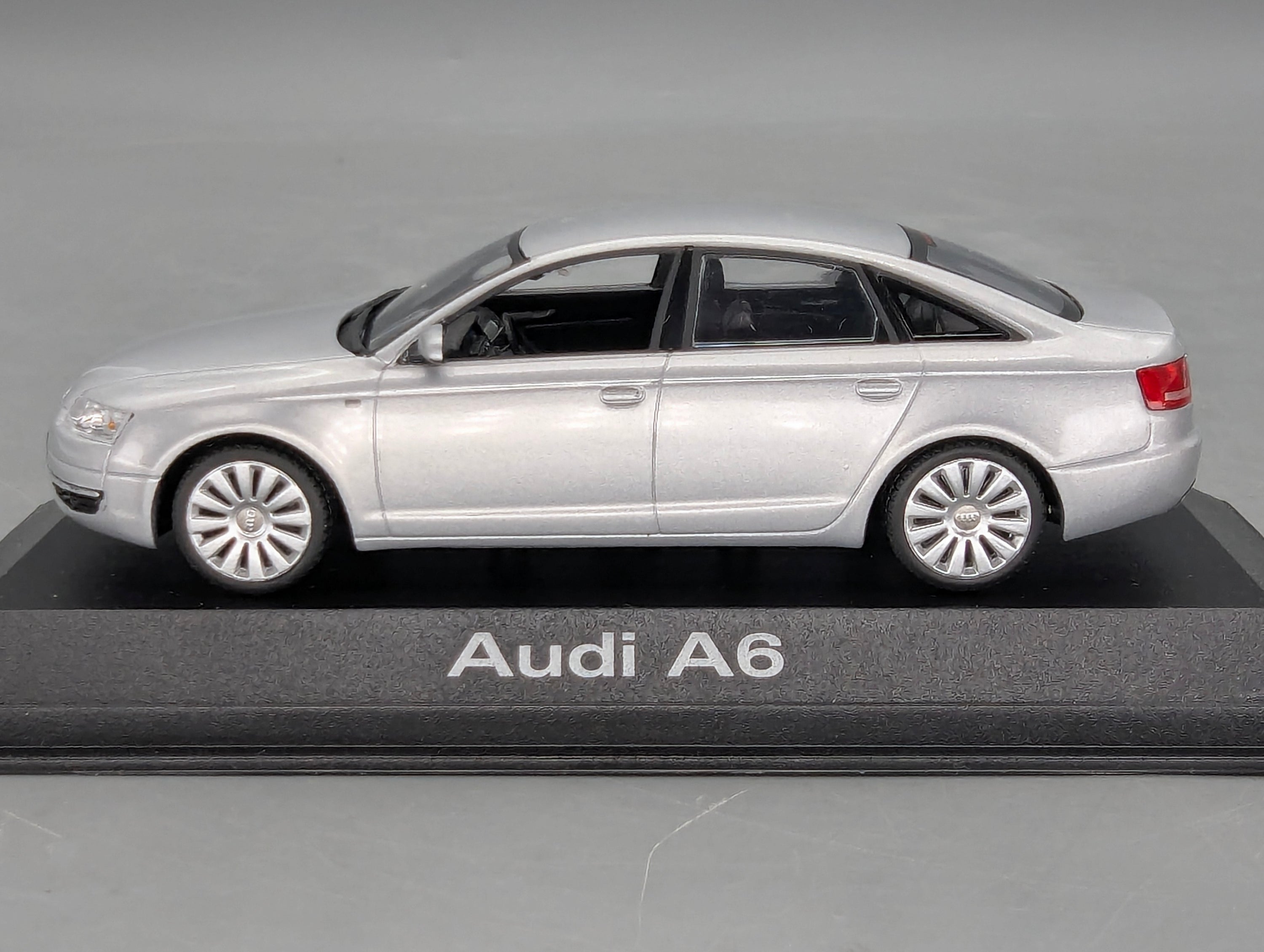Modellautos 1:43 Minichamps Audi A6 Eissilber Metallic mit Dealer OVP
