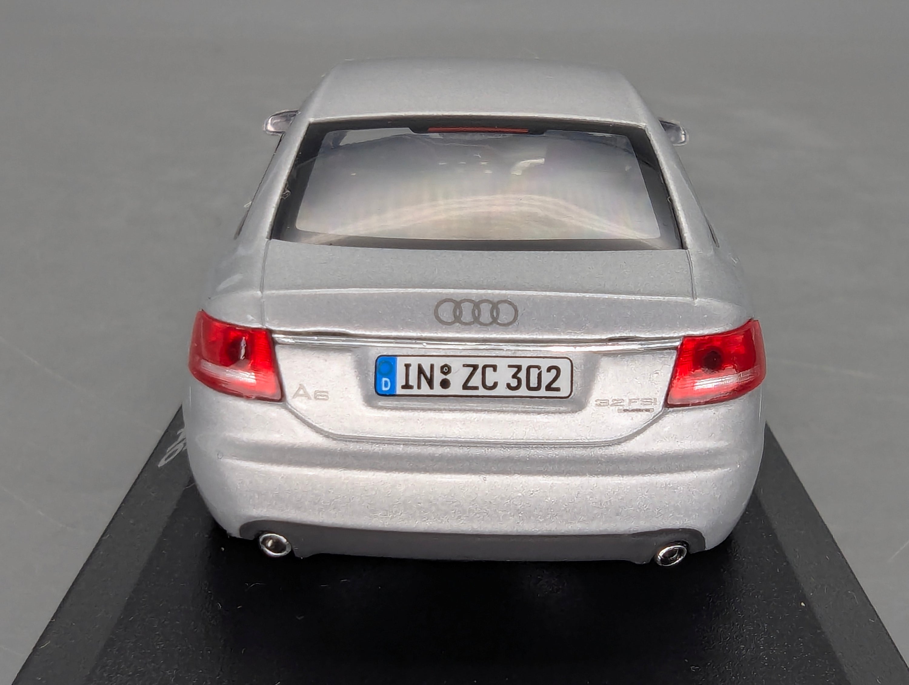 Modellautos 1:43 Minichamps Audi A6 Eissilber Metallic mit Dealer OVP
