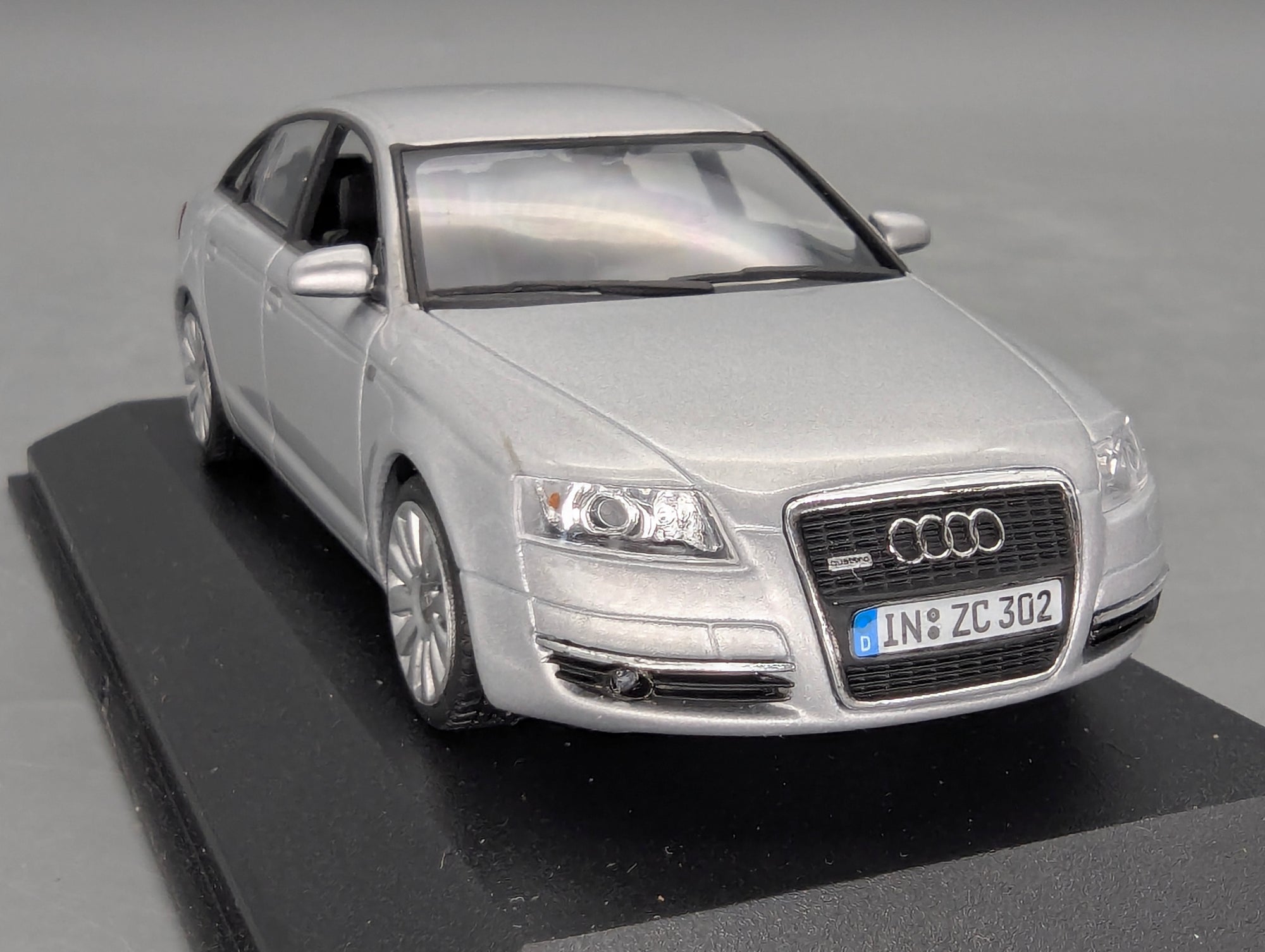 Modellautos 1:43 Minichamps Audi A6 Eissilber Metallic mit Dealer OVP