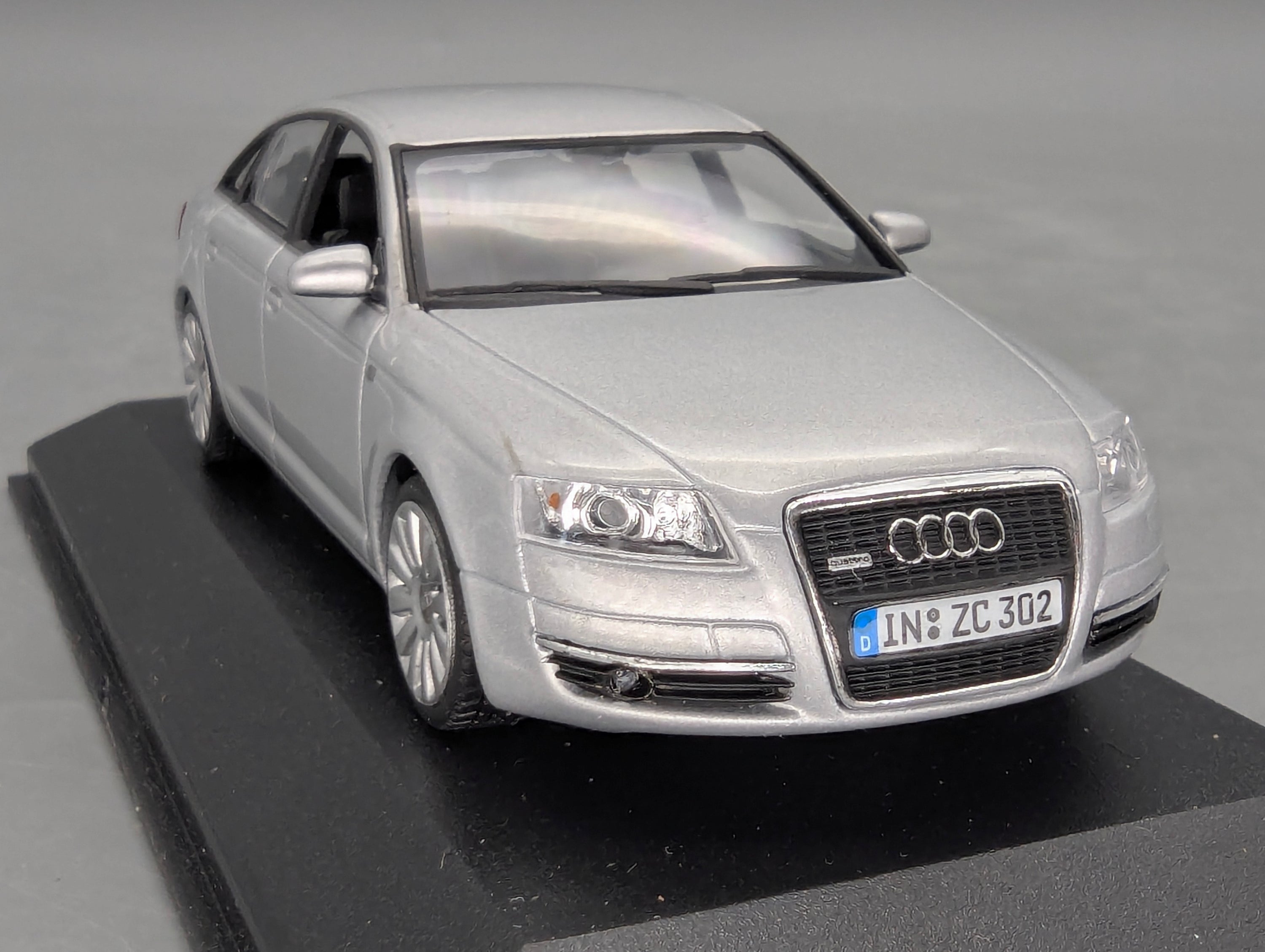 Modellautos 1:43 Minichamps Audi A6 Eissilber Metallic mit Dealer OVP