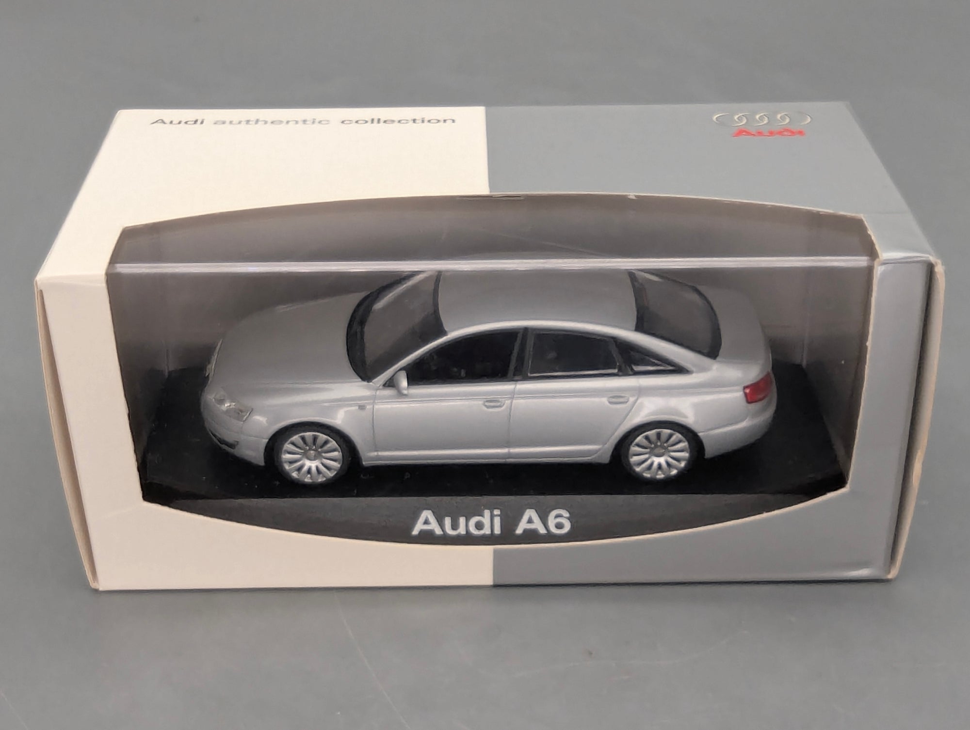 Modellautos 1:43 Minichamps Audi A6 Eissilber Metallic mit Dealer OVP