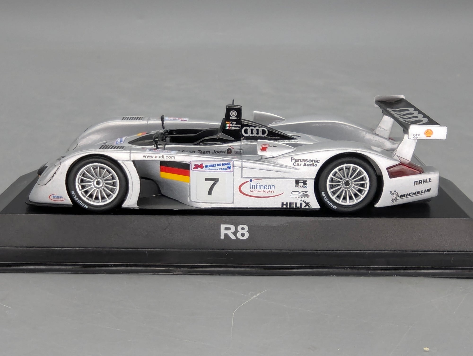 Modellautos 1:43 Minichamps Audi R8 24h Le Mans 2000 Silber #7 mit Dealer OVP