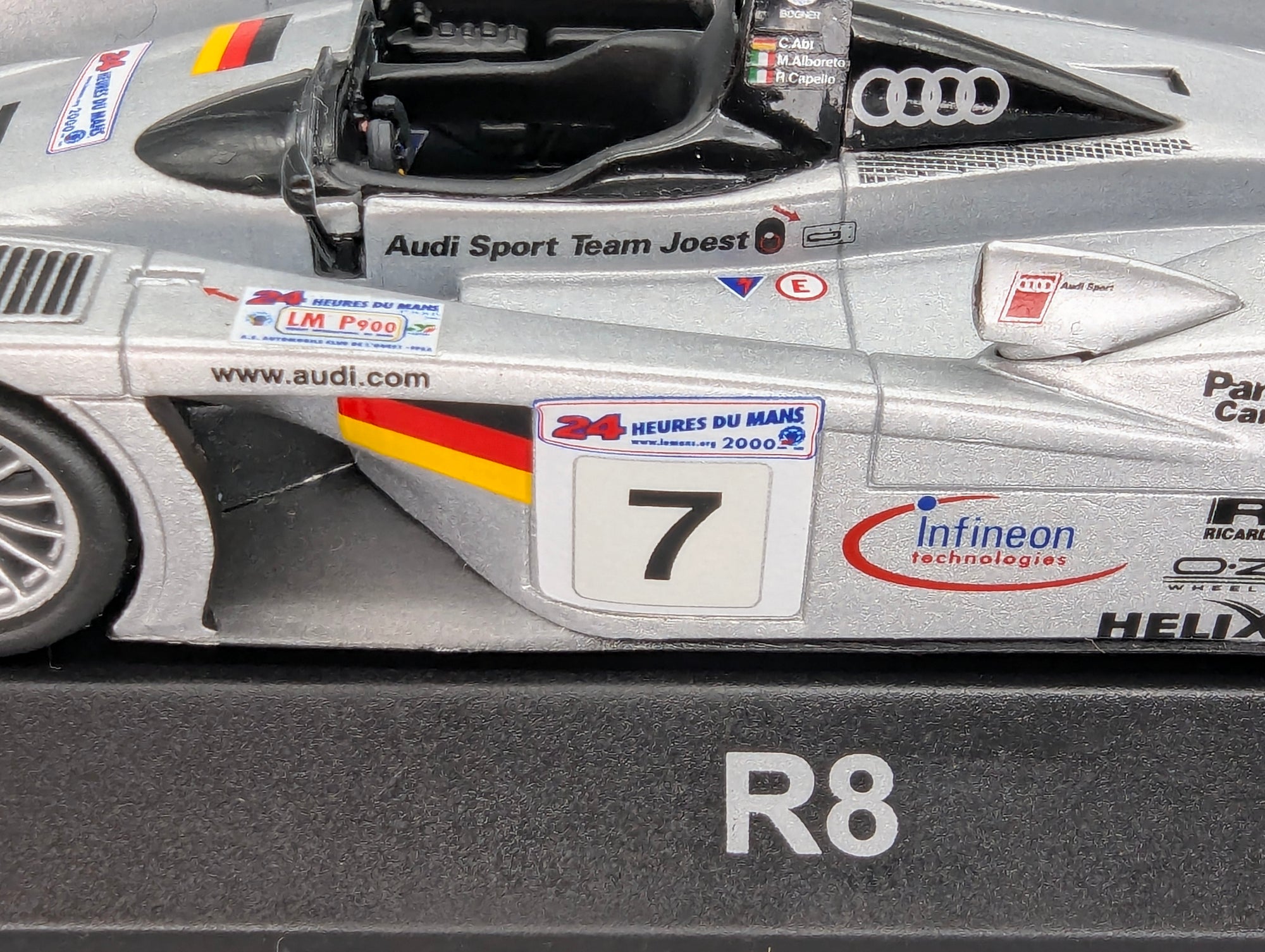 Modellautos 1:43 Minichamps Audi R8 24h Le Mans 2000 Silber #7 mit Dealer OVP
