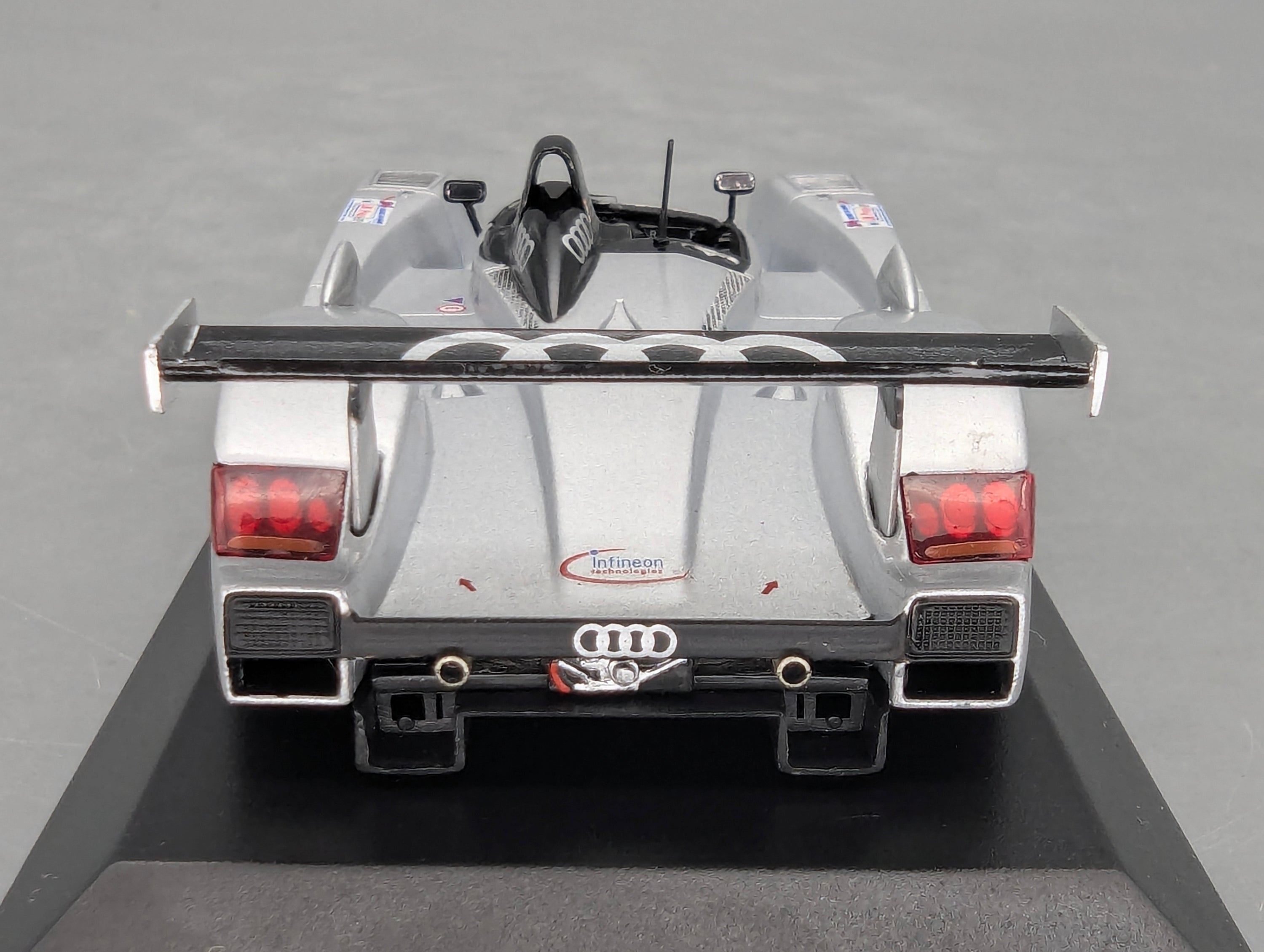 Modellautos 1:43 Minichamps Audi R8 24h Le Mans 2000 Silber #7 mit Dealer OVP