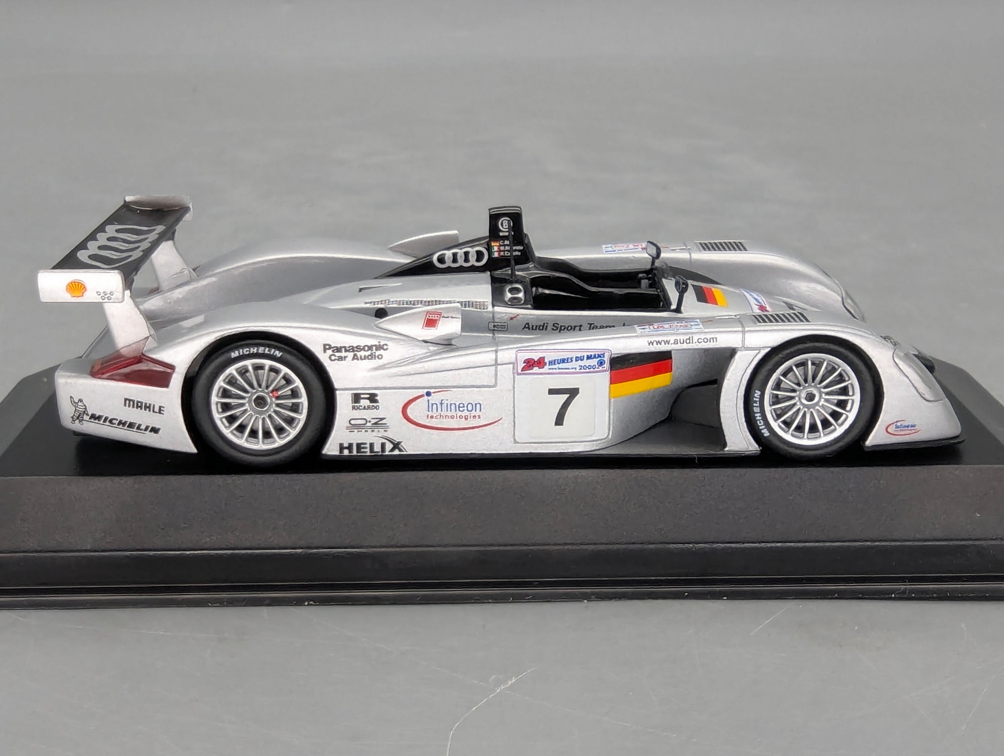 Modellautos 1:43 Minichamps Audi R8 24h Le Mans 2000 Silber #7 mit Dealer OVP