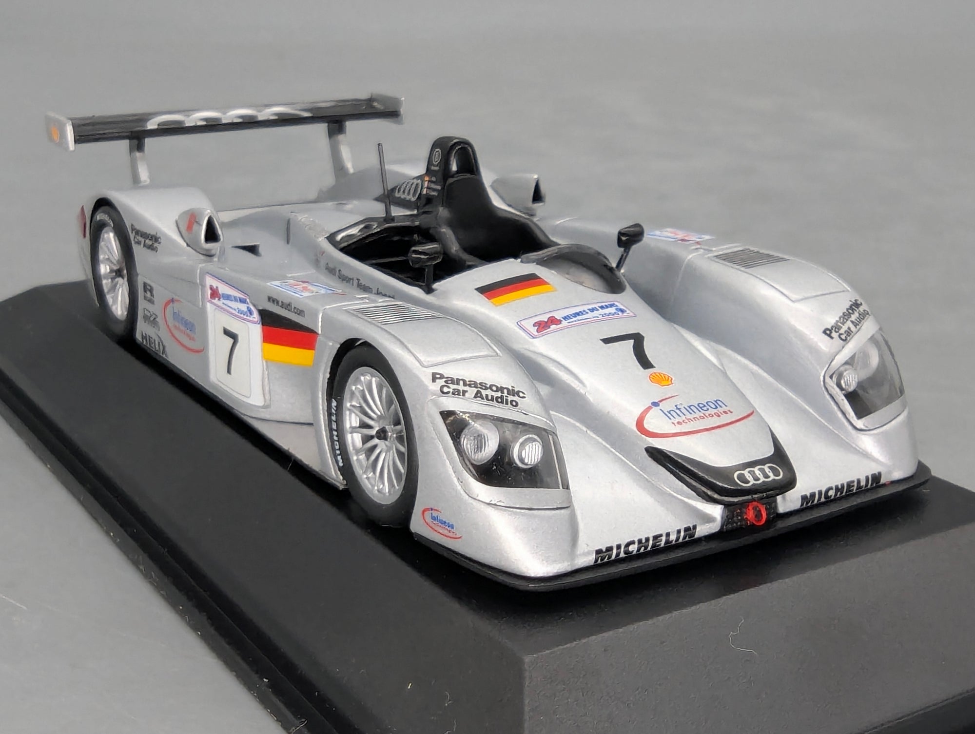 Modellautos 1:43 Minichamps Audi R8 24h Le Mans 2000 Silber #7 mit Dealer OVP