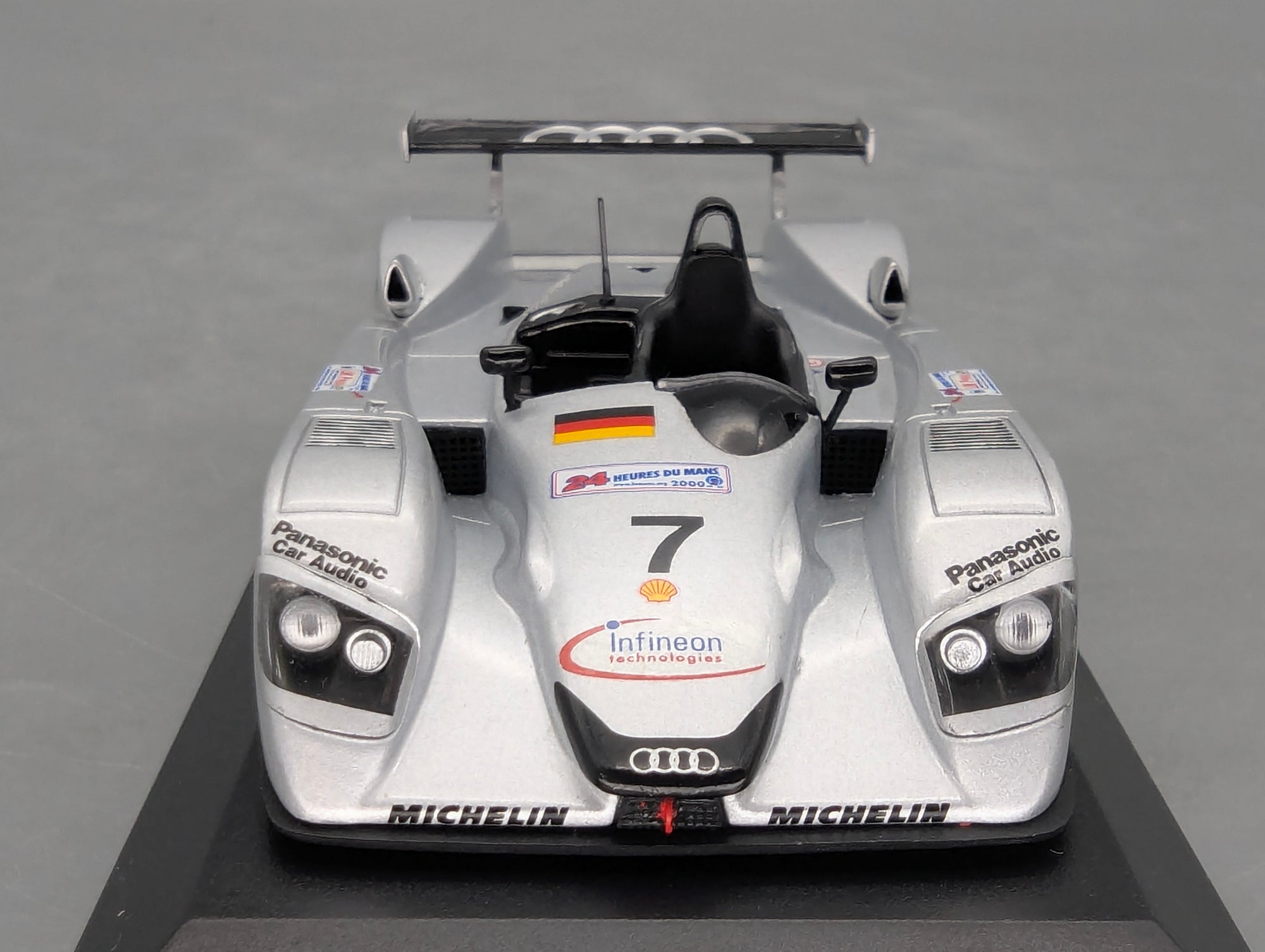 Modellautos 1:43 Minichamps Audi R8 24h Le Mans 2000 Silber #7 mit Dealer OVP