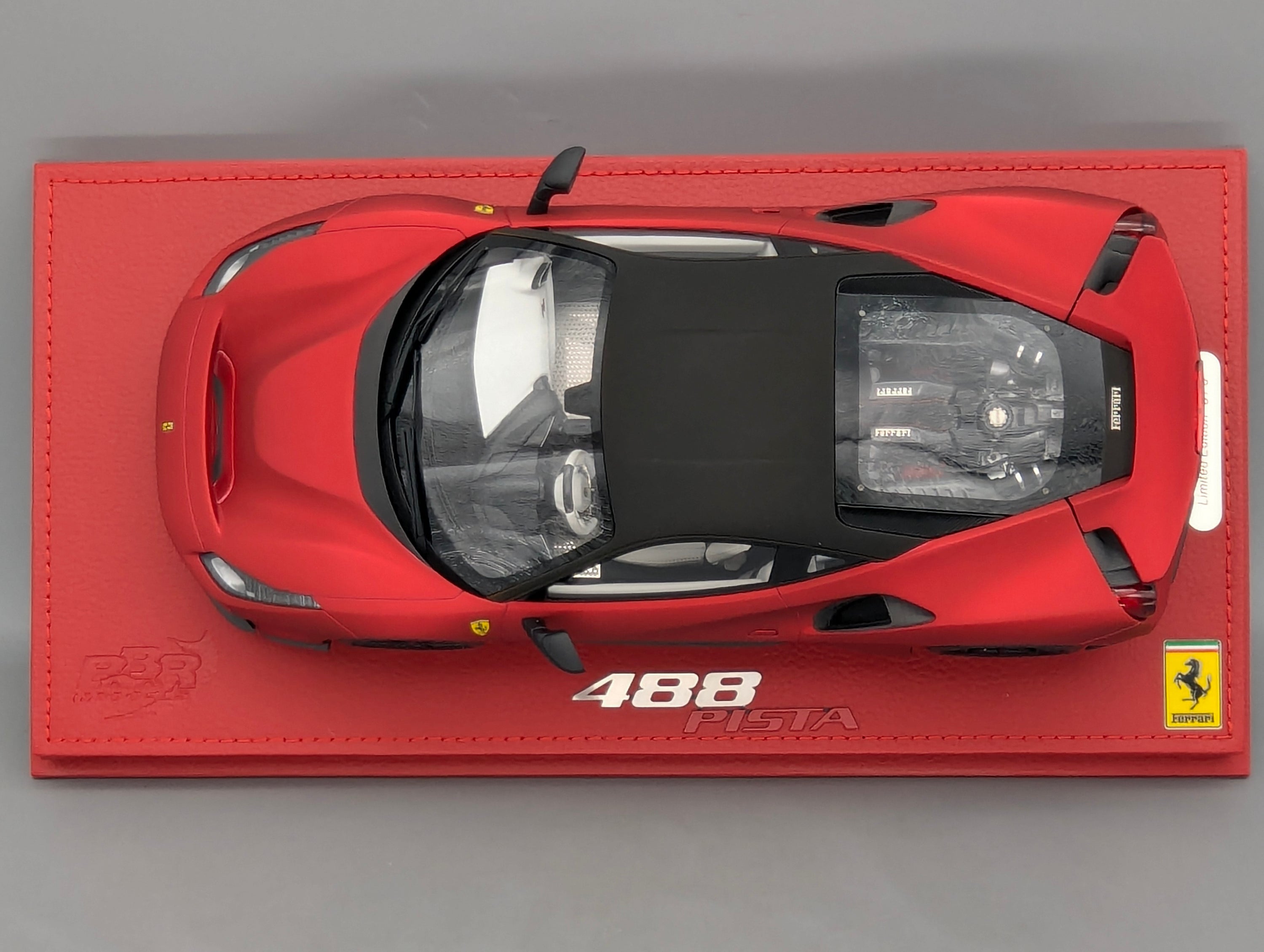 Modellautos 1:18 BBR Ferrari 488 Pista Soft Red Ltd 05/05 mit Lederplatte Vitrine OVP