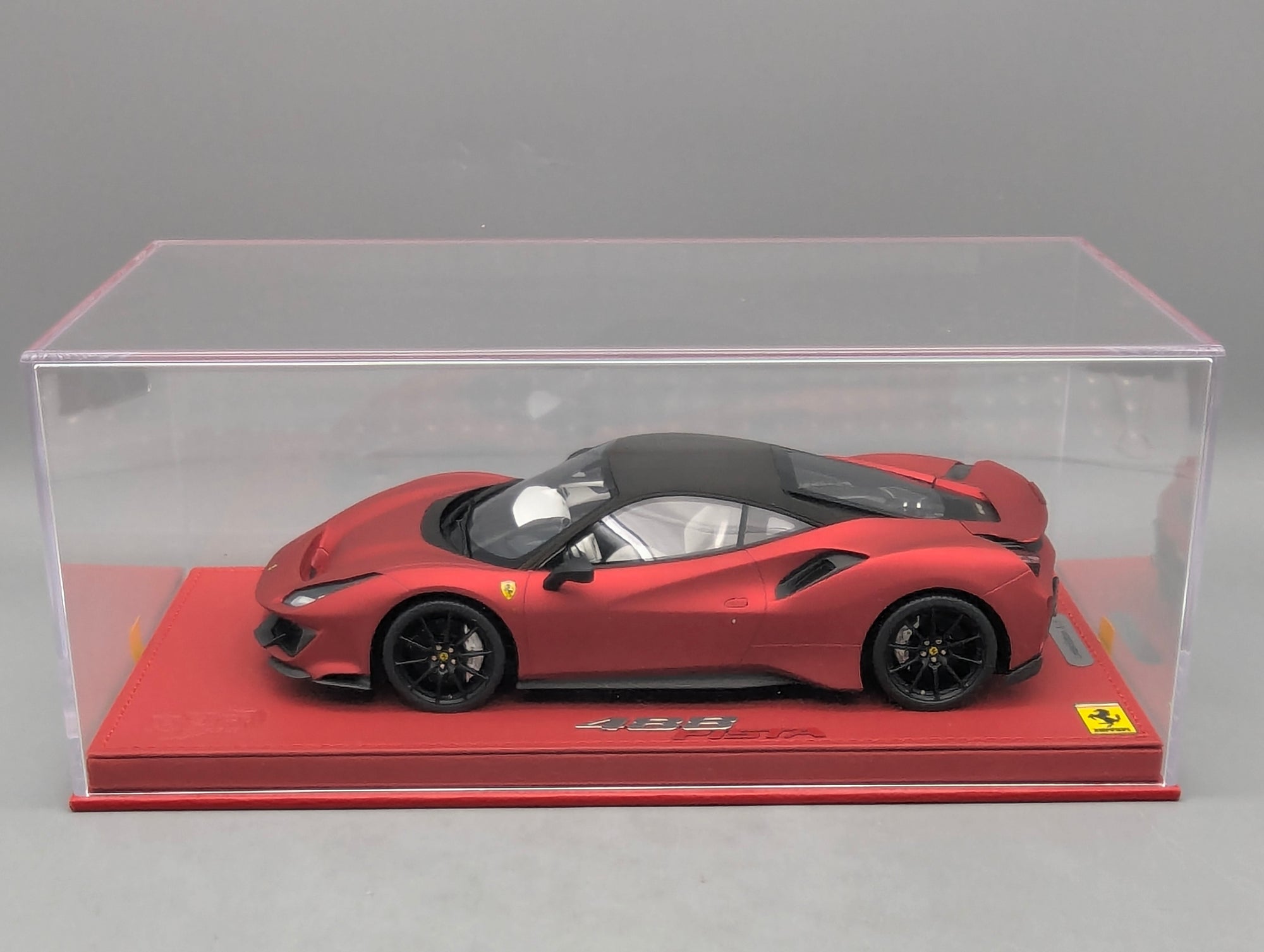 Modellautos 1:18 BBR Ferrari 488 Pista Soft Red Ltd 05/05 mit Lederplatte Vitrine OVP