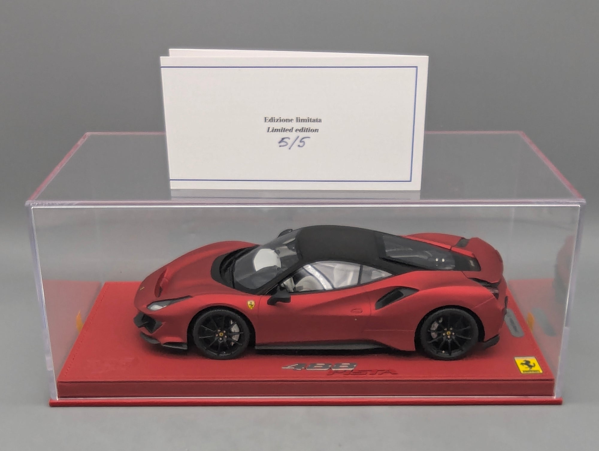 Modellautos 1:18 BBR Ferrari 488 Pista Soft Red Ltd 05/05 mit Lederplatte Vitrine OVP