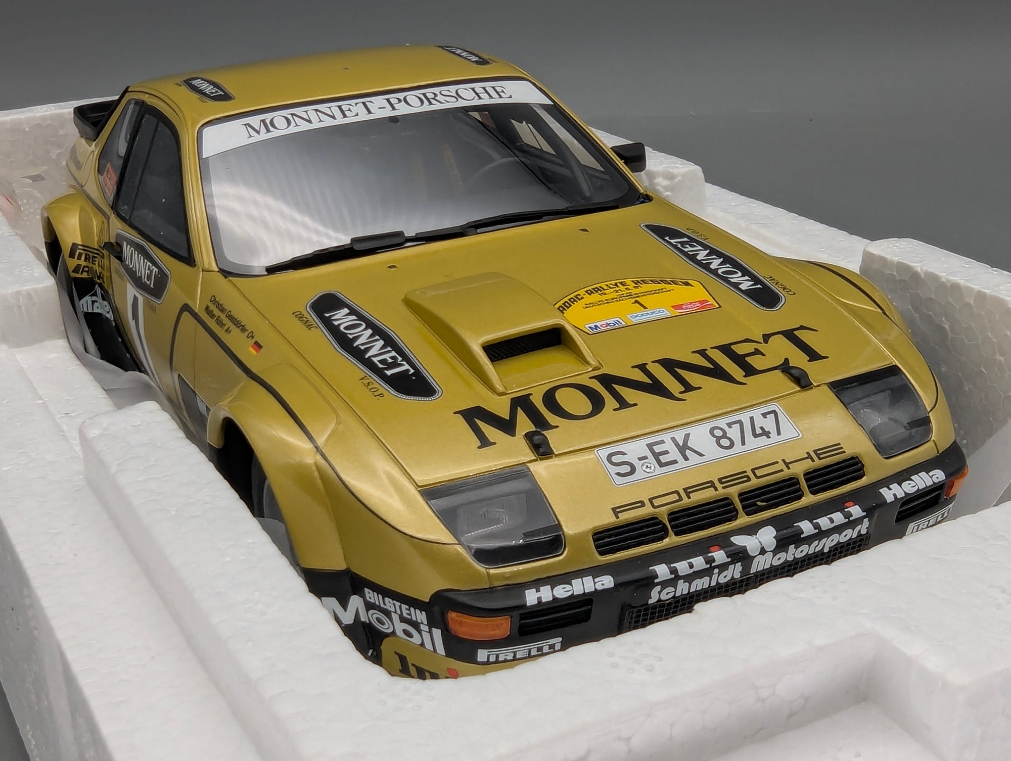 Modellautos 1:18 Otto OT442 Porsche 924 Carrera GT Gr. 4 #1  W. Röhrl mit OVP