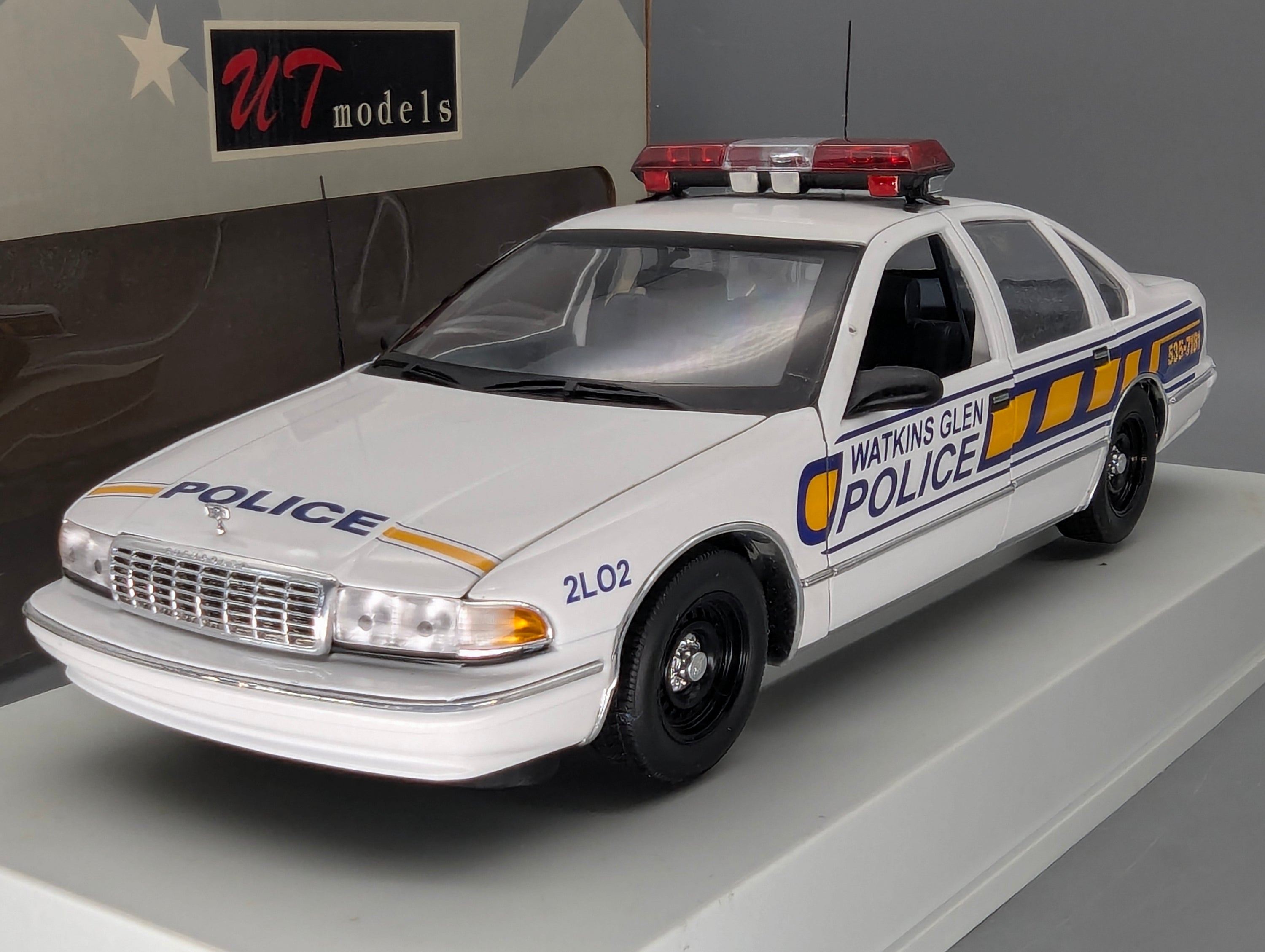 Modellautos 1:18 UT Models 21028 Chevrolet Caprice Watkins Glen Police mit OVP