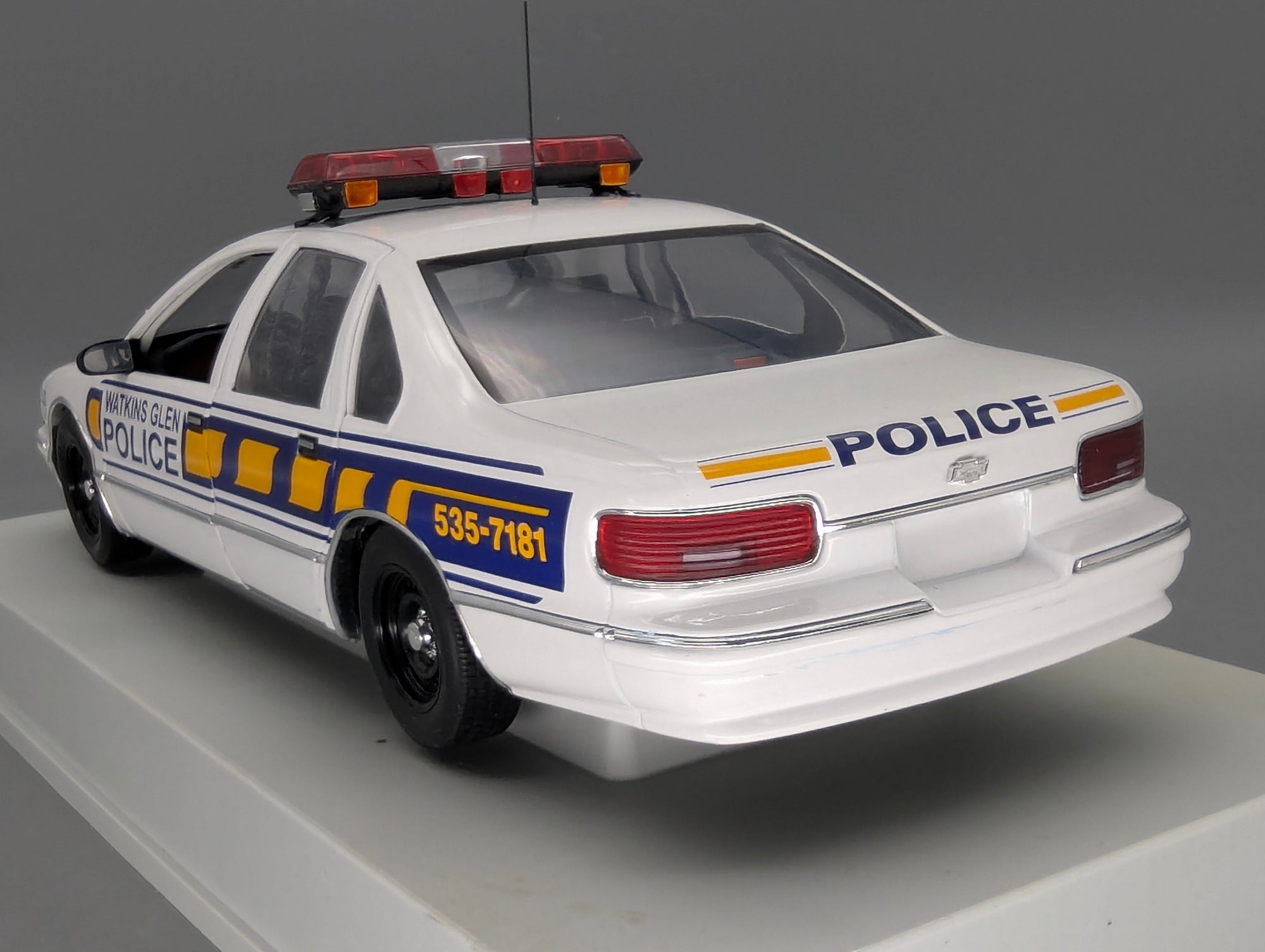 Modellautos 1:18 UT Models 21028 Chevrolet Caprice Watkins Glen Police mit OVP