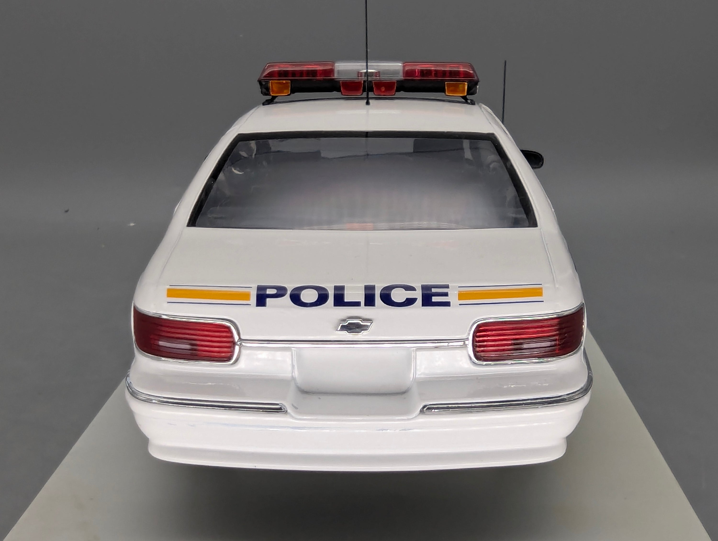 Modellautos 1:18 UT Models 21028 Chevrolet Caprice Watkins Glen Police mit OVP