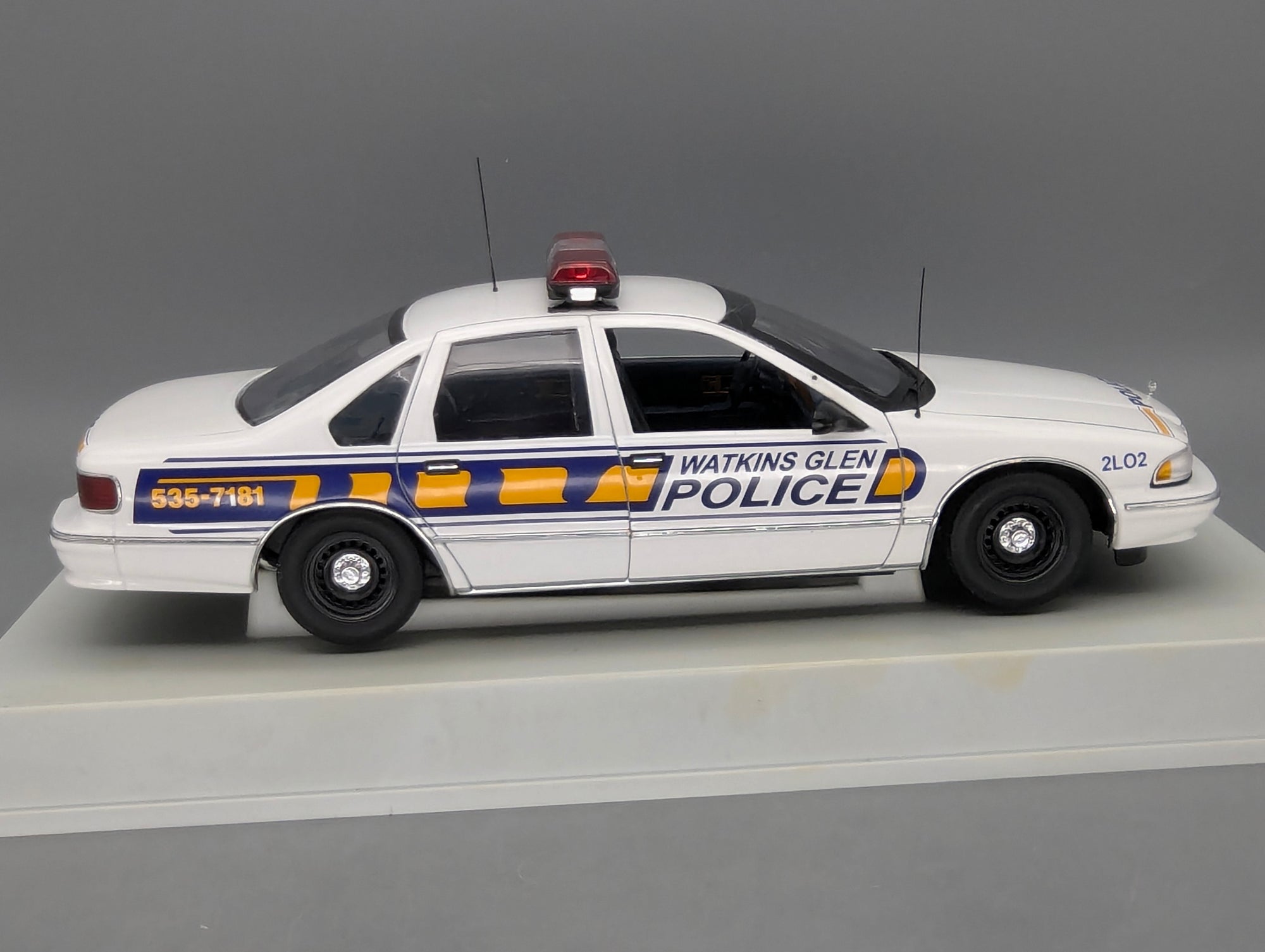 Modellautos 1:18 UT Models 21028 Chevrolet Caprice Watkins Glen Police mit OVP