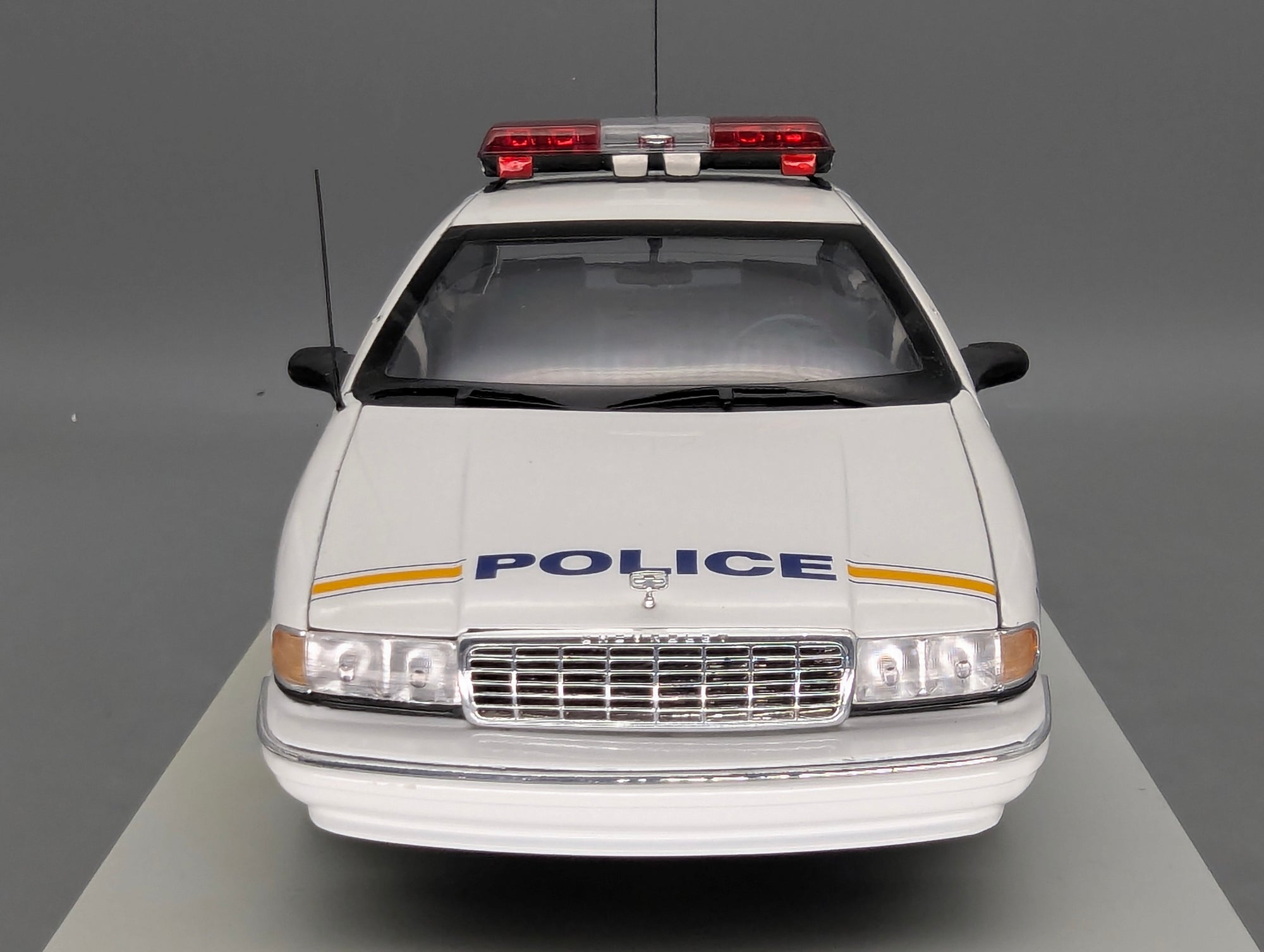 Modellautos 1:18 UT Models 21028 Chevrolet Caprice Watkins Glen Police mit OVP