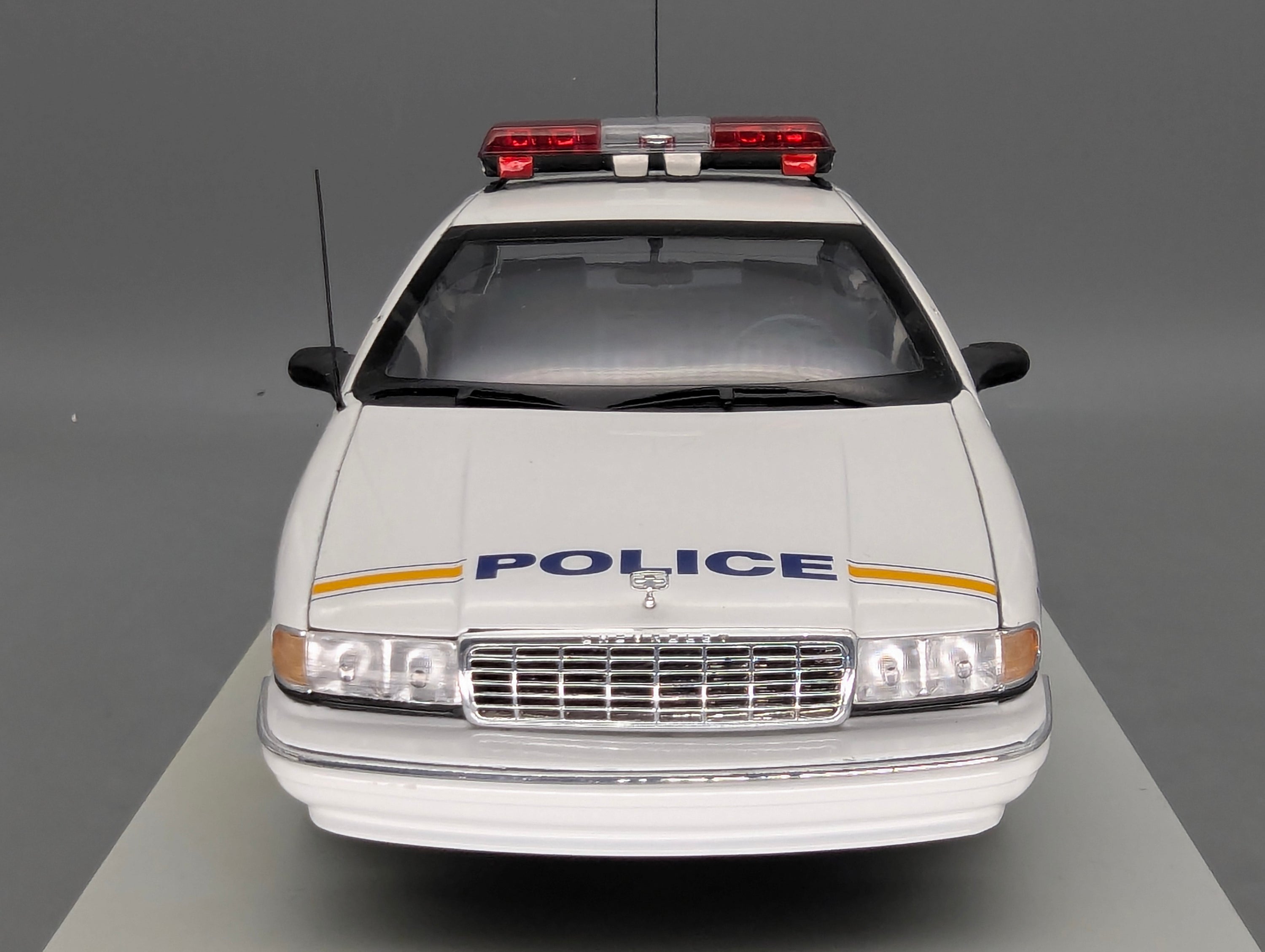 Modellautos 1:18 UT Models 21028 Chevrolet Caprice Watkins Glen Police mit OVP