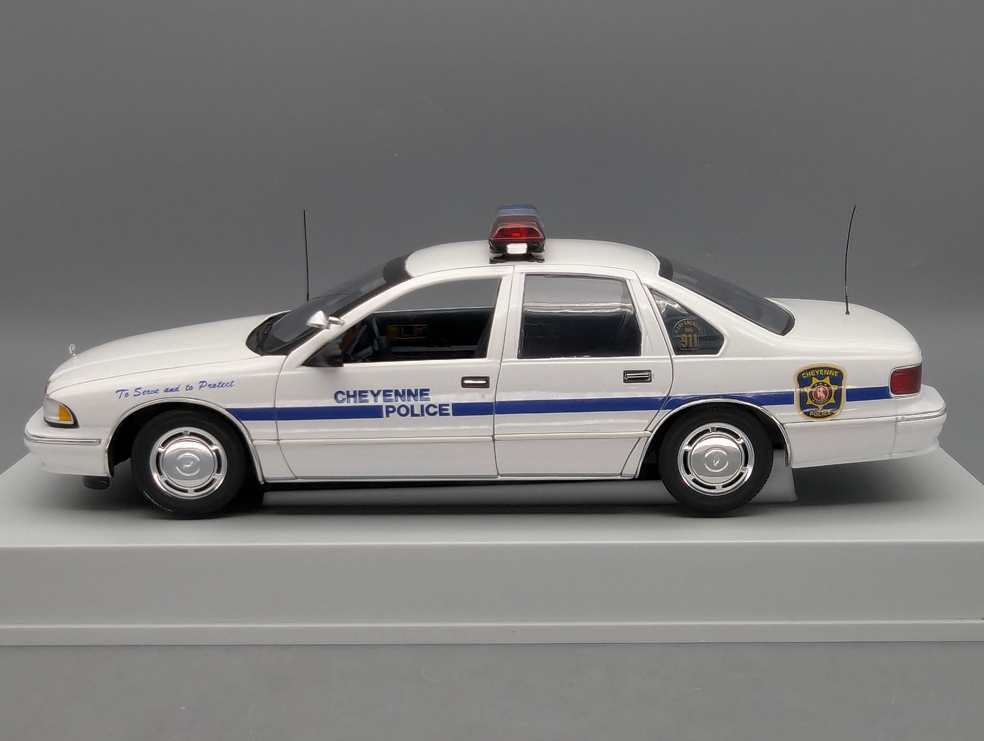Modellautos 1:18 UT Models 21025 Chevrolet Caprice Cheyenne Police Car mit OVP