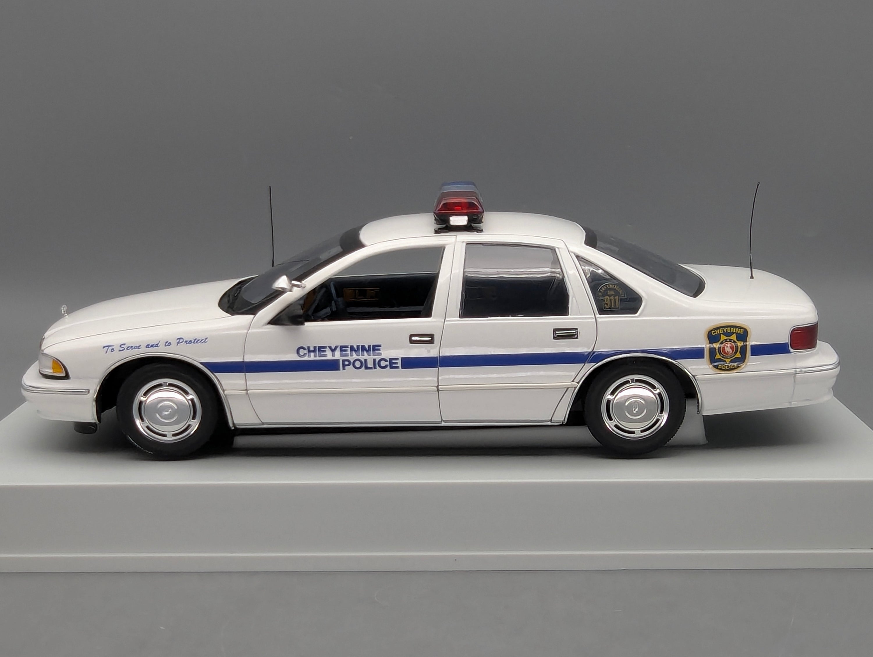 Modellautos 1:18 UT Models 21025 Chevrolet Caprice Cheyenne Police Car mit OVP