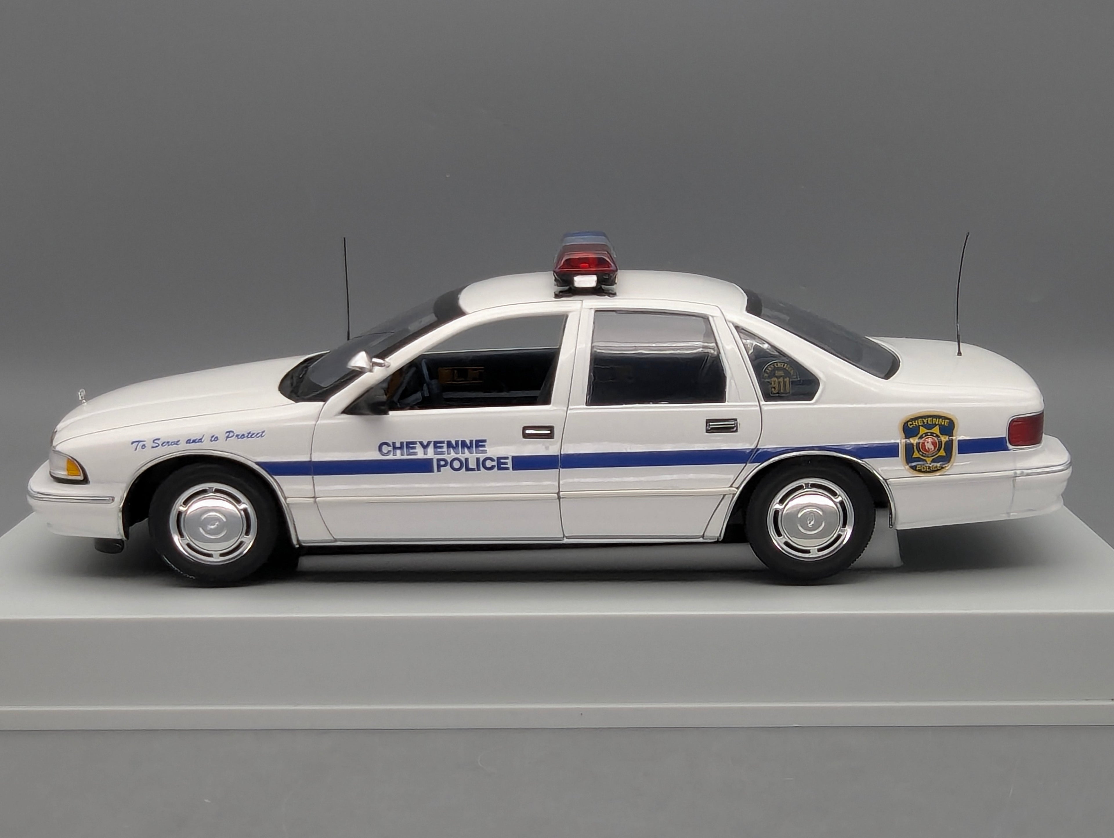 Modellautos 1:18 UT Models 21025 Chevrolet Caprice Cheyenne Police Car mit OVP